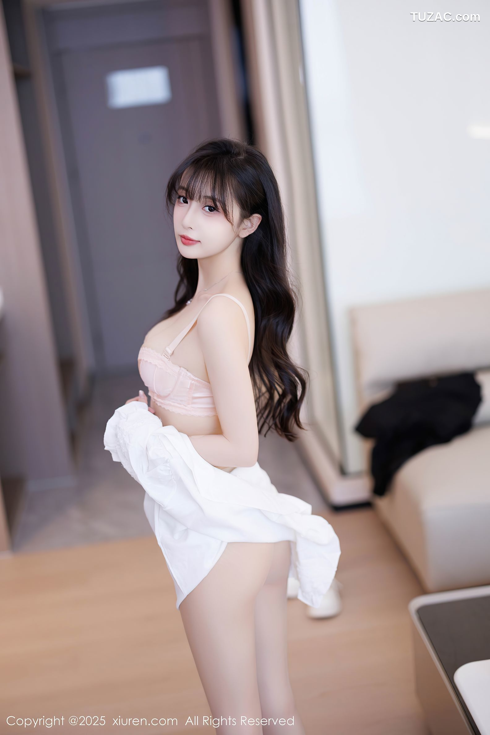 XiuRen秀人网-10067-樱桃小犊子-白衫黑裙女生白丝丁字裤-2025.03.25