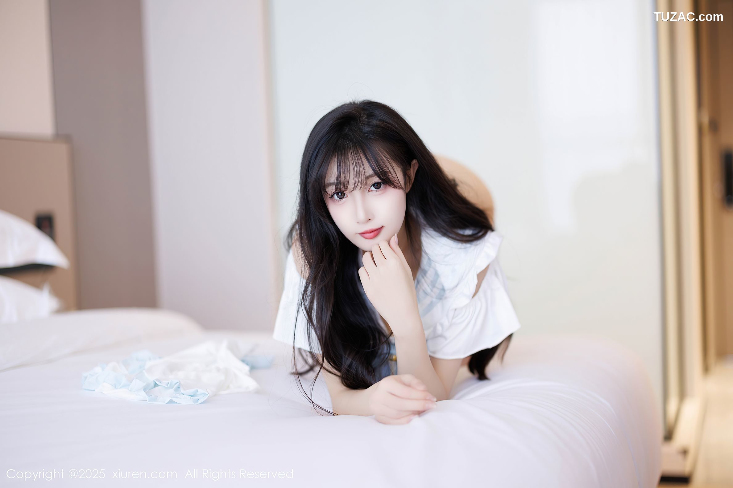 XiuRen秀人网-10067-樱桃小犊子-白衫黑裙女生白丝丁字裤-2025.03.25