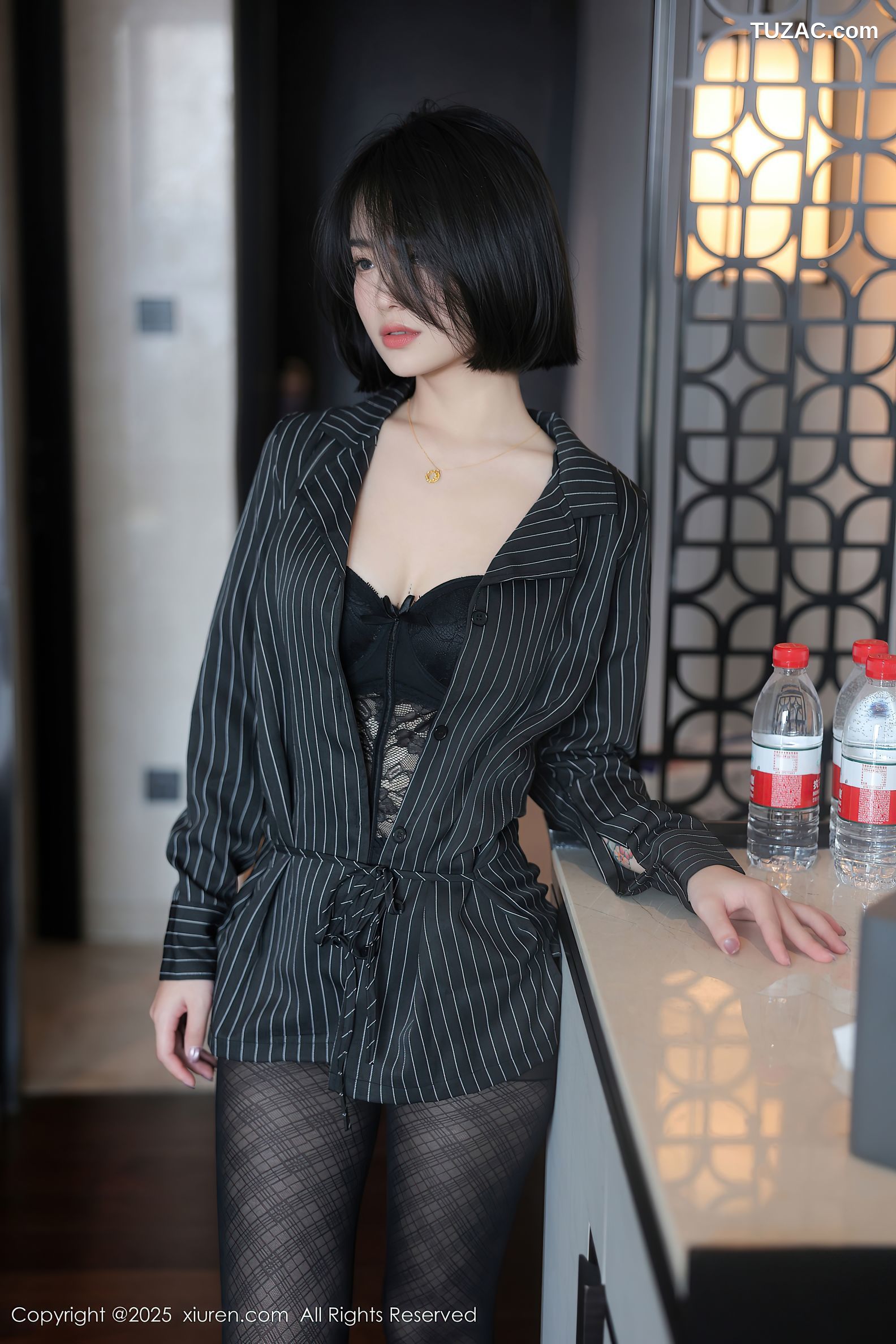 XiuRen秀人网-10076-汐子-沙子-短发美女黑色条纹衬衫黑色内衣黑丝-2025.03.27