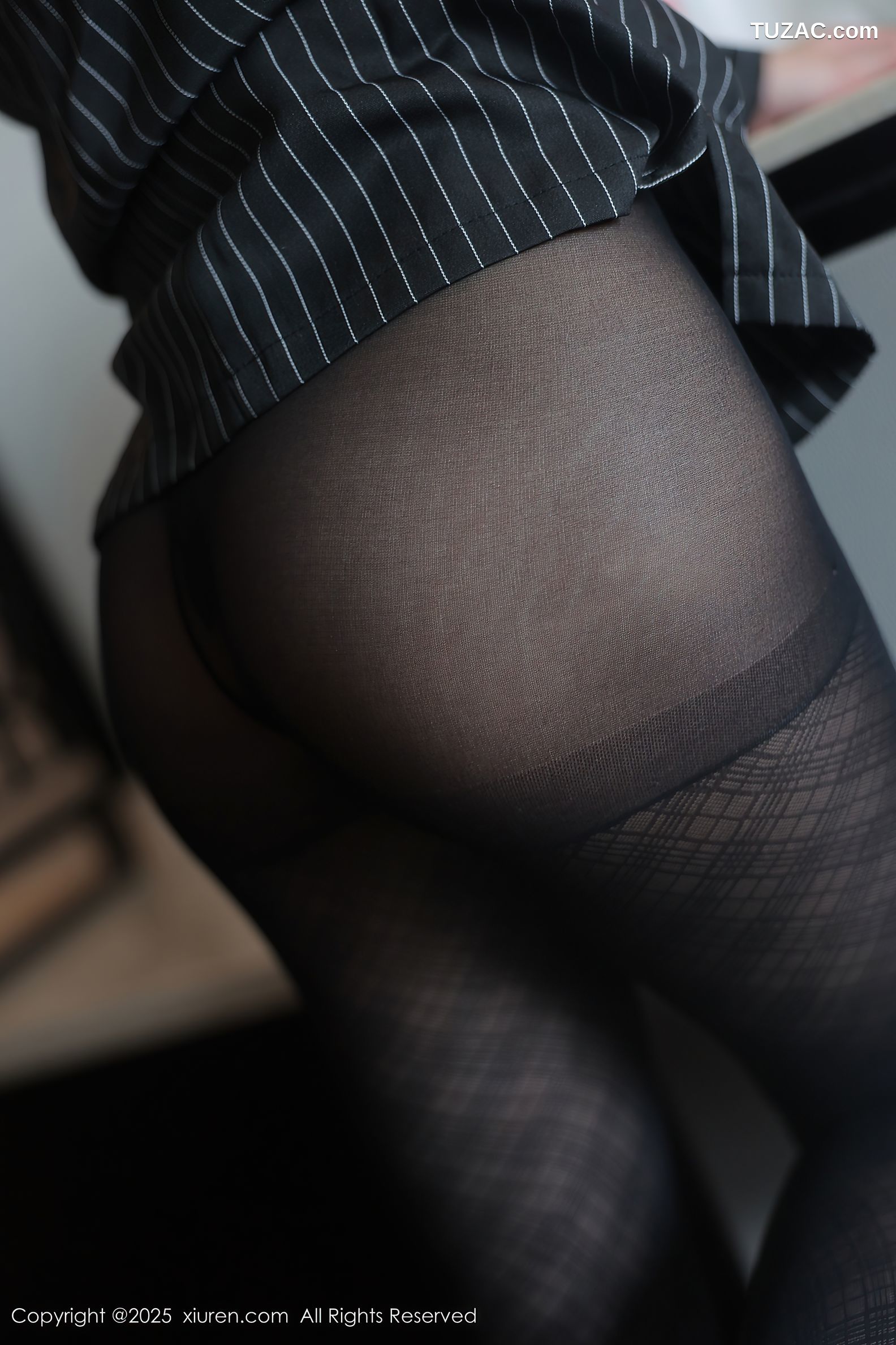 XiuRen秀人网-10076-汐子-沙子-短发美女黑色条纹衬衫黑色内衣黑丝-2025.03.27