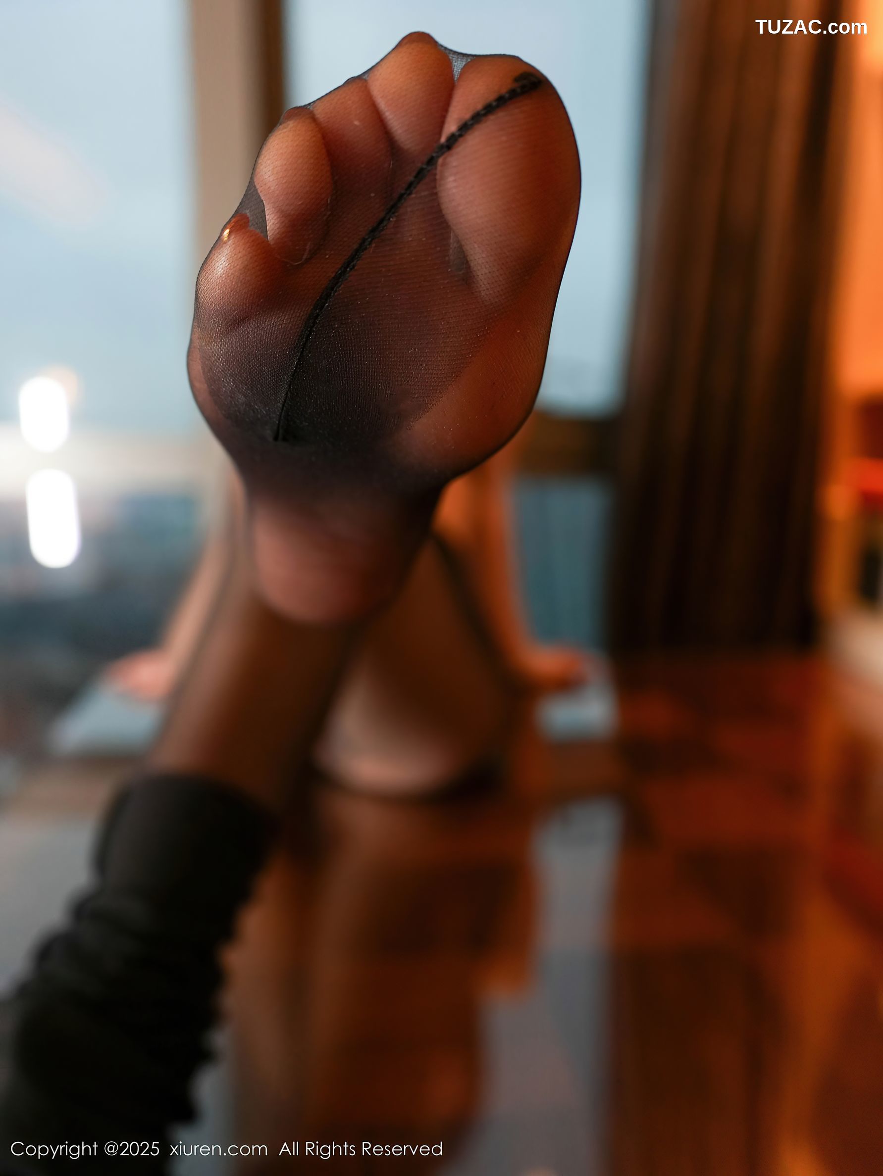 XiuRen秀人网-10077-汁汁-黑衣黑色瑜伽裤黑丝健身美女-2025.03.27