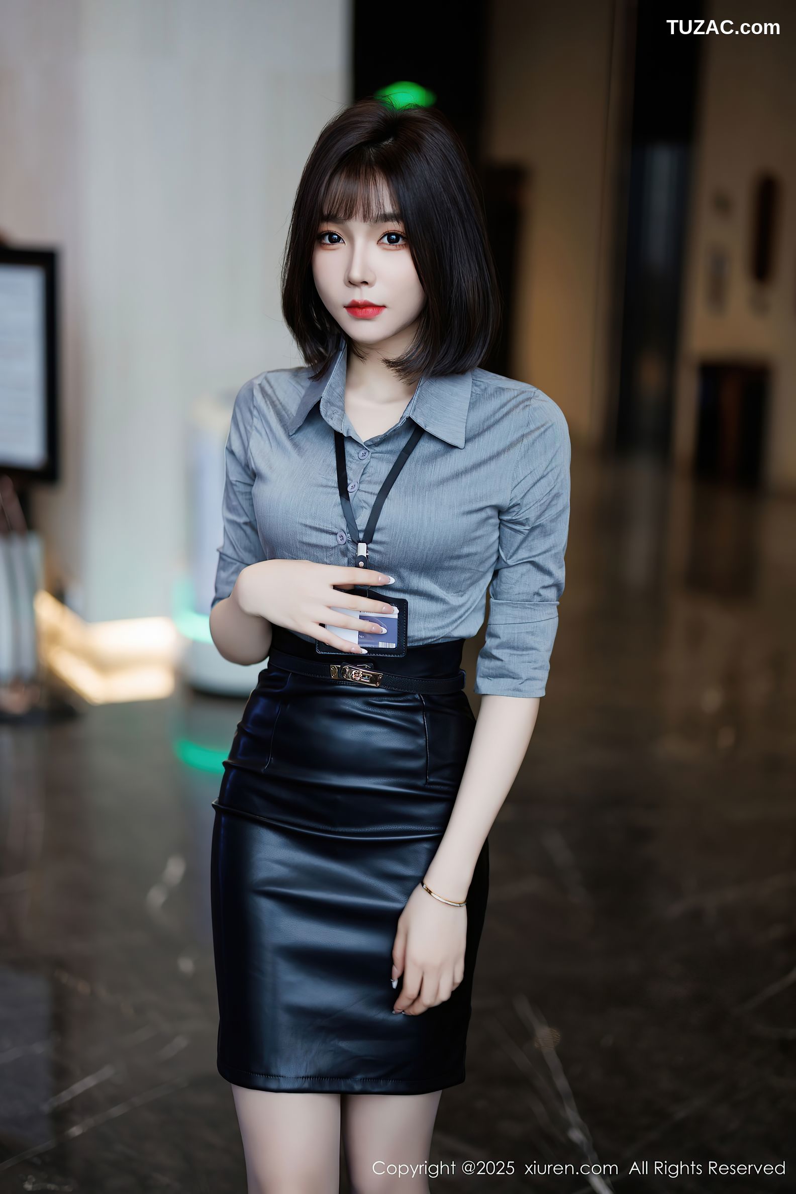 XiuRen秀人网-10080-徐莉芝Booty-OL灰衬衫黑皮短裙灰丝高跟-2025.03.27