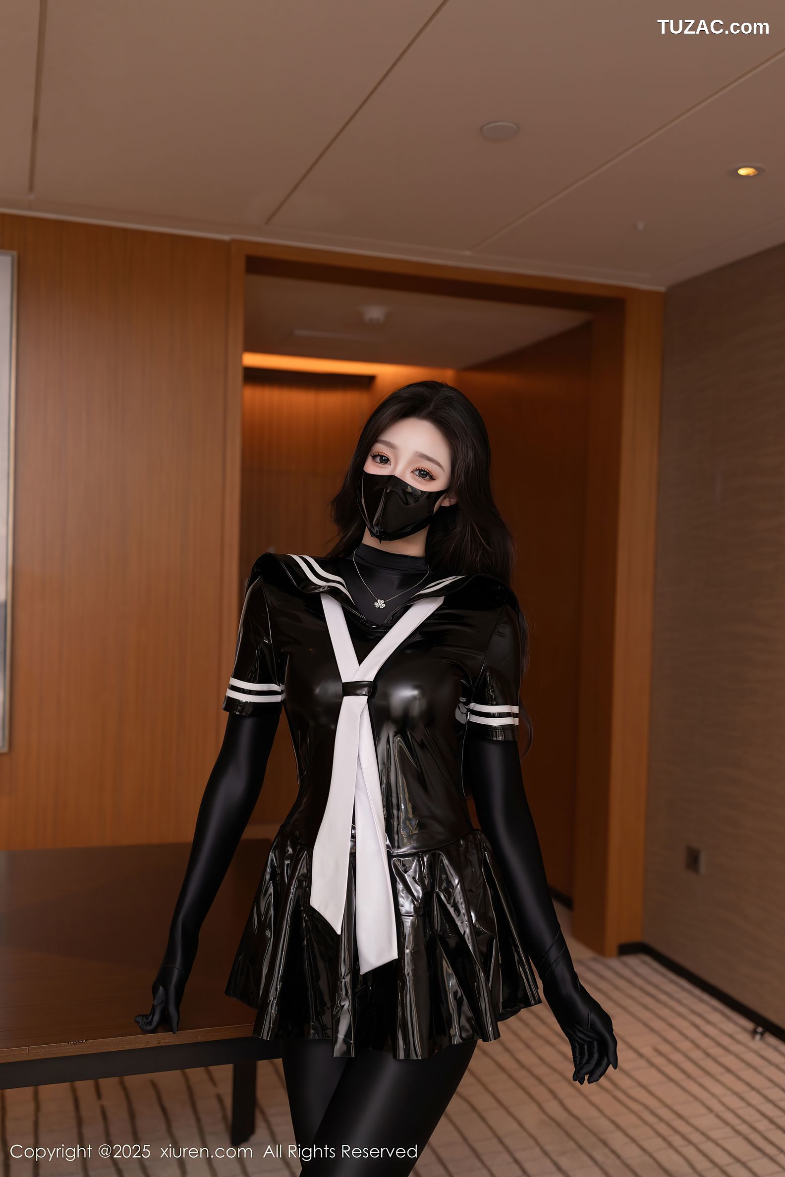 XiuRen秀人网-10087-小逗逗-黑皮连衣短裙连体黑丝诱惑-2025.03.28