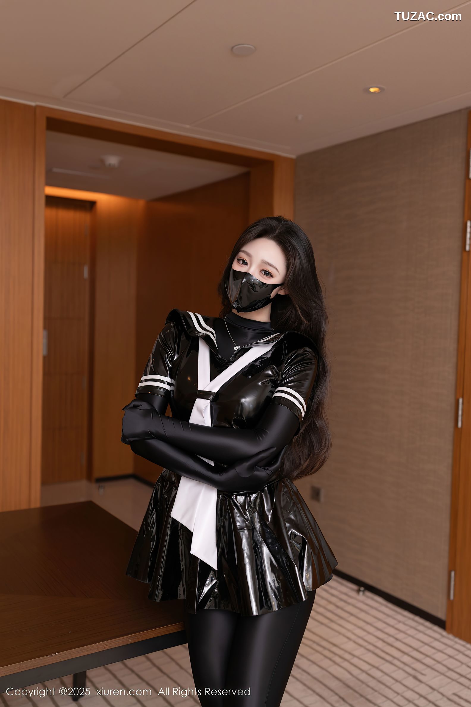 XiuRen秀人网-10087-小逗逗-黑皮连衣短裙连体黑丝诱惑-2025.03.28