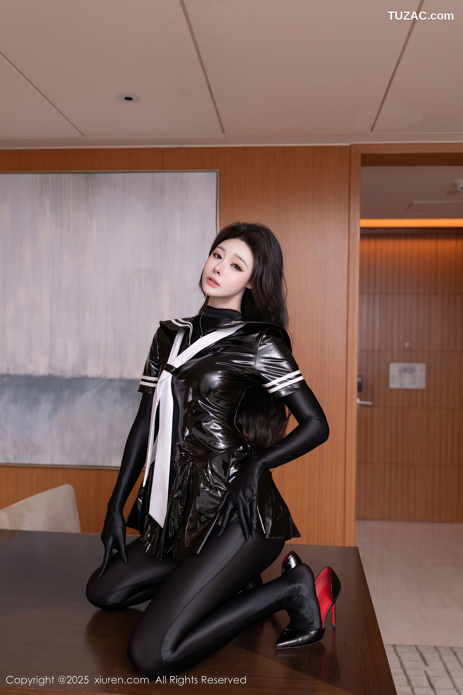 XiuRen秀人网-10087-小逗逗-黑皮连衣短裙连体黑丝诱惑-2025.03.28