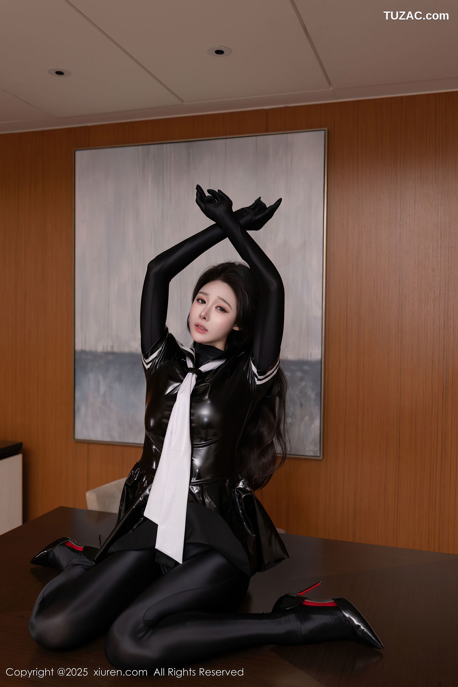 XiuRen秀人网-10087-小逗逗-黑皮连衣短裙连体黑丝诱惑-2025.03.28