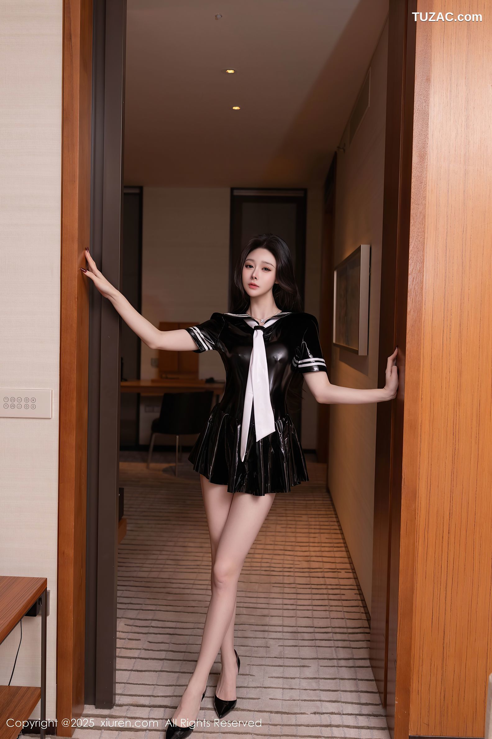 XiuRen秀人网-10087-小逗逗-黑皮连衣短裙连体黑丝诱惑-2025.03.28
