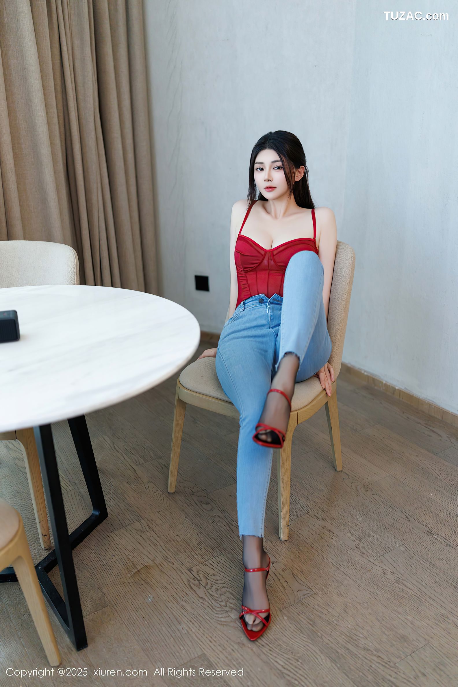 XiuRen秀人网-10090-凯竹Quinn-红色吊带牛仔裤黑丝-粉色连衣短裙-2025.03.31