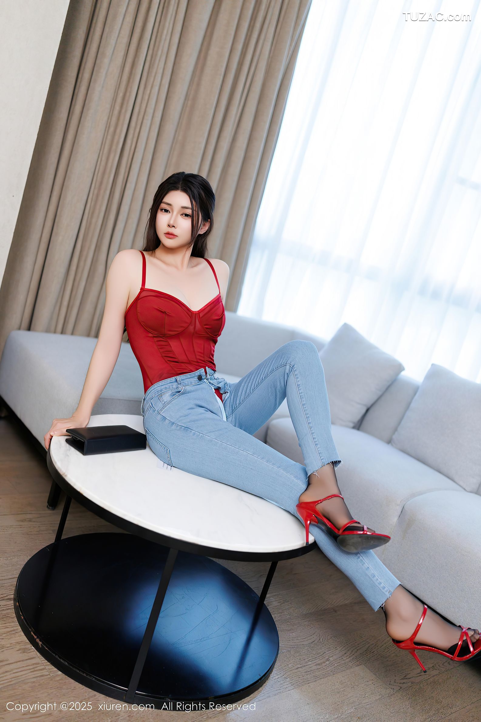 XiuRen秀人网-10090-凯竹Quinn-红色吊带牛仔裤黑丝-粉色连衣短裙-2025.03.31