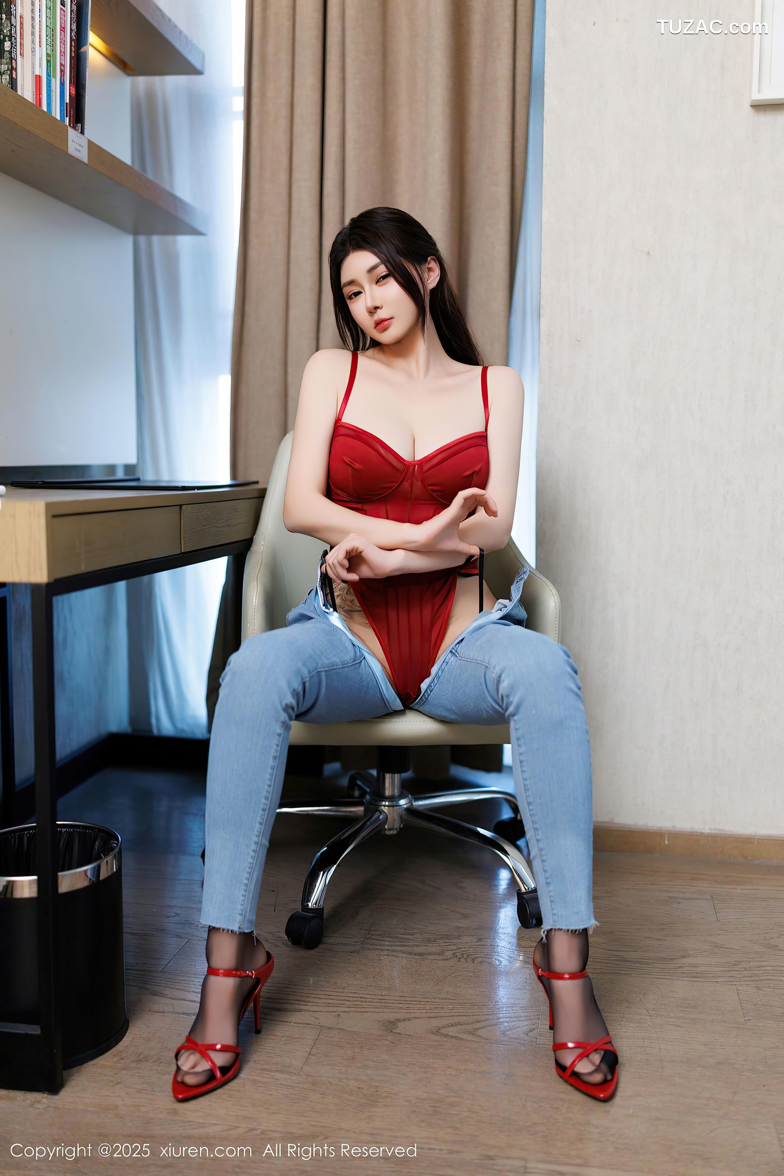 XiuRen秀人网-10090-凯竹Quinn-红色吊带牛仔裤黑丝-粉色连衣短裙-2025.03.31