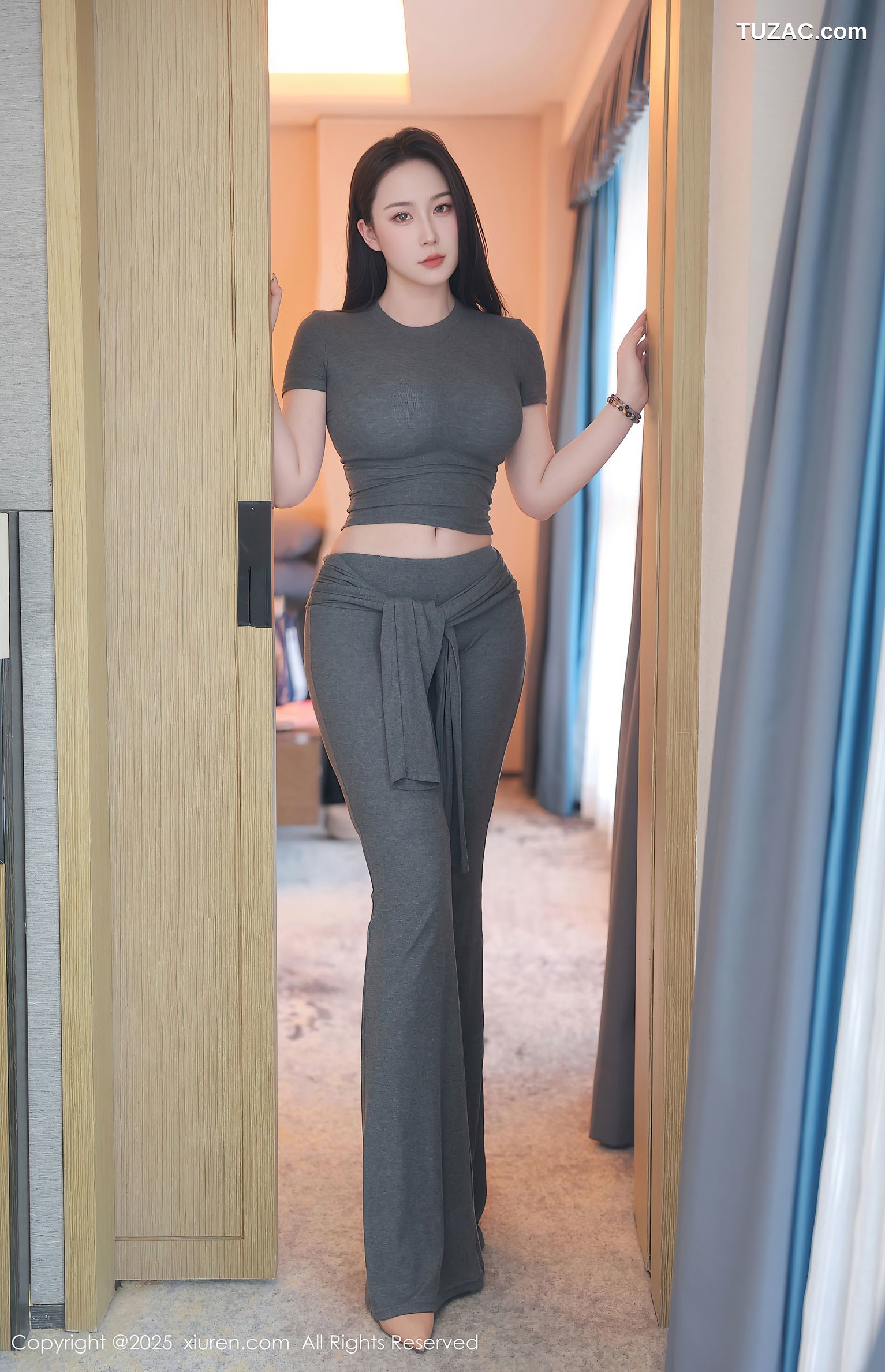 XiuRen秀人网-10092-林昔予yorki-灰T灰色紧身裤-轻透白蕾丝内衣爆乳-2025.03.31