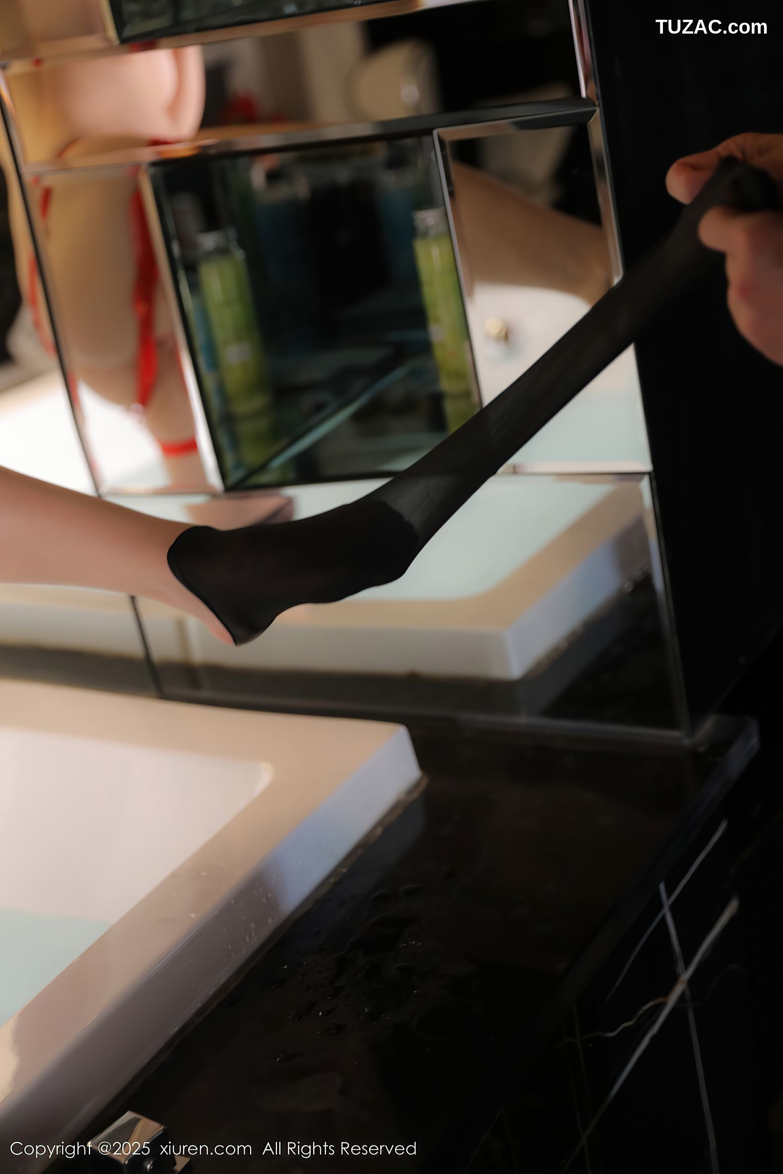 XiuRen秀人网-10104-张庭蓉-红色情趣内衣黑丝爆乳-2025.04.02