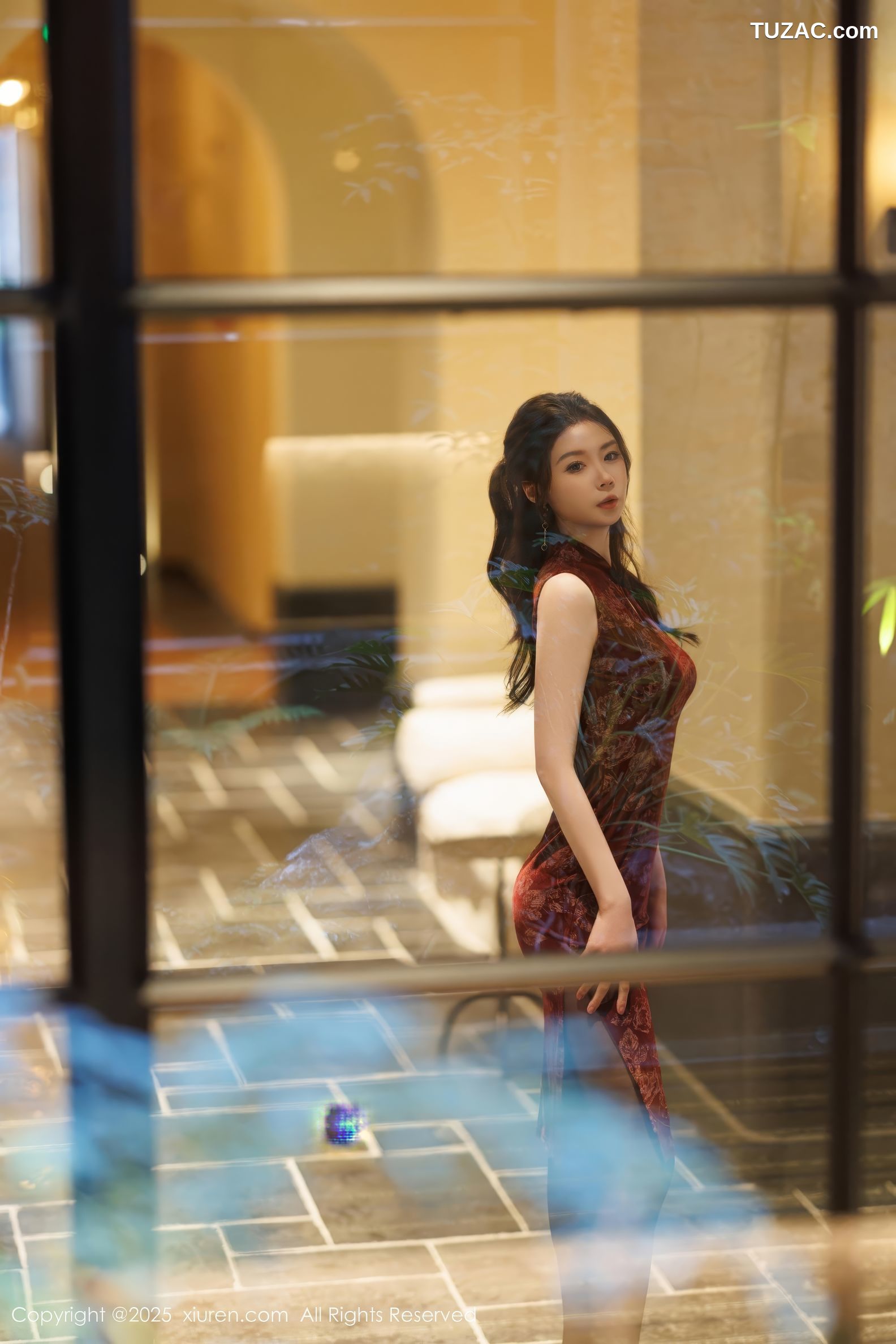 XiuRen秀人网-10106-梦心玥-暗红色旗袍紫色绑带情趣内衣黑丝-2025.04.02