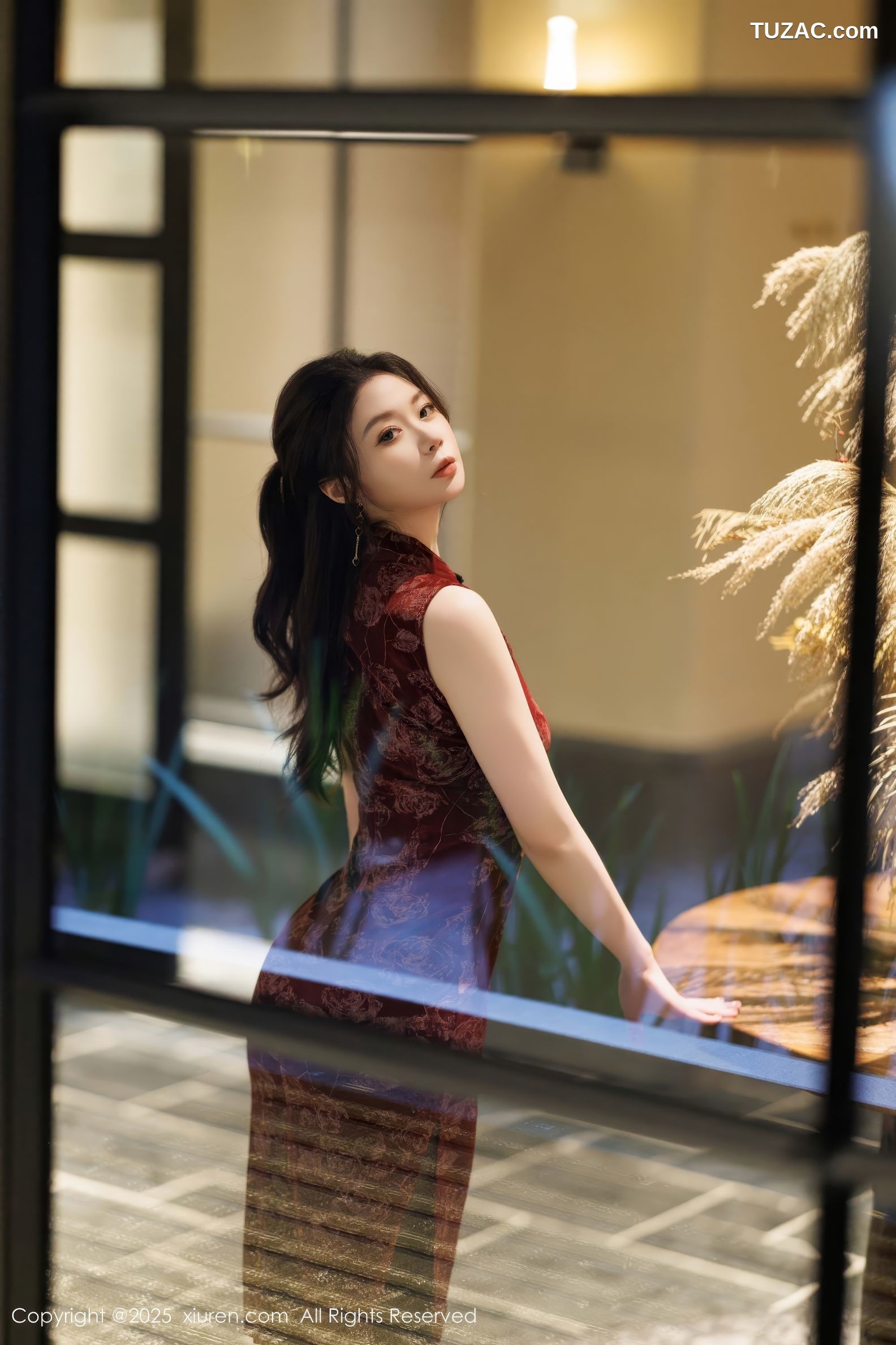 XiuRen秀人网-10106-梦心玥-暗红色旗袍紫色绑带情趣内衣黑丝-2025.04.02