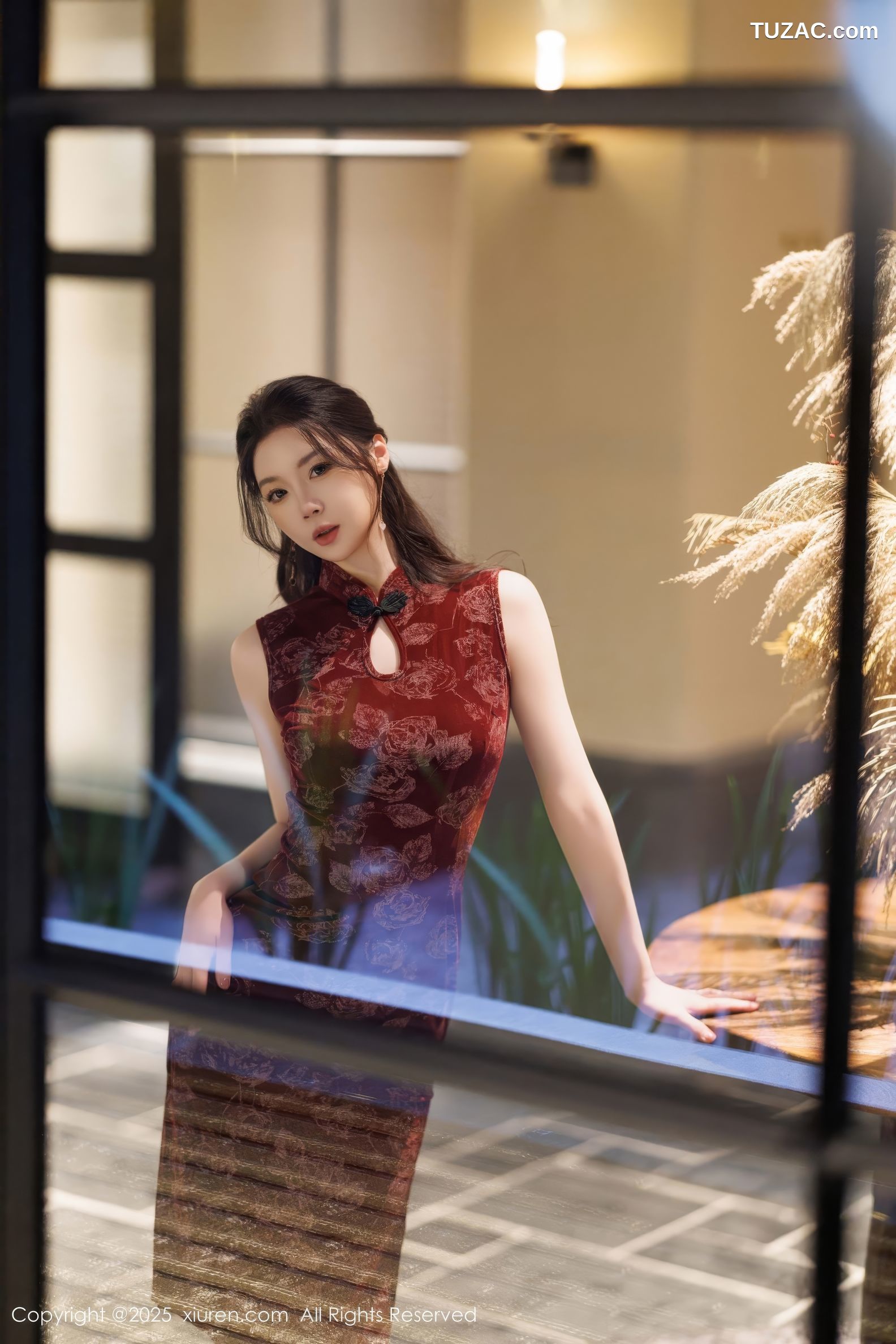 XiuRen秀人网-10106-梦心玥-暗红色旗袍紫色绑带情趣内衣黑丝-2025.04.02