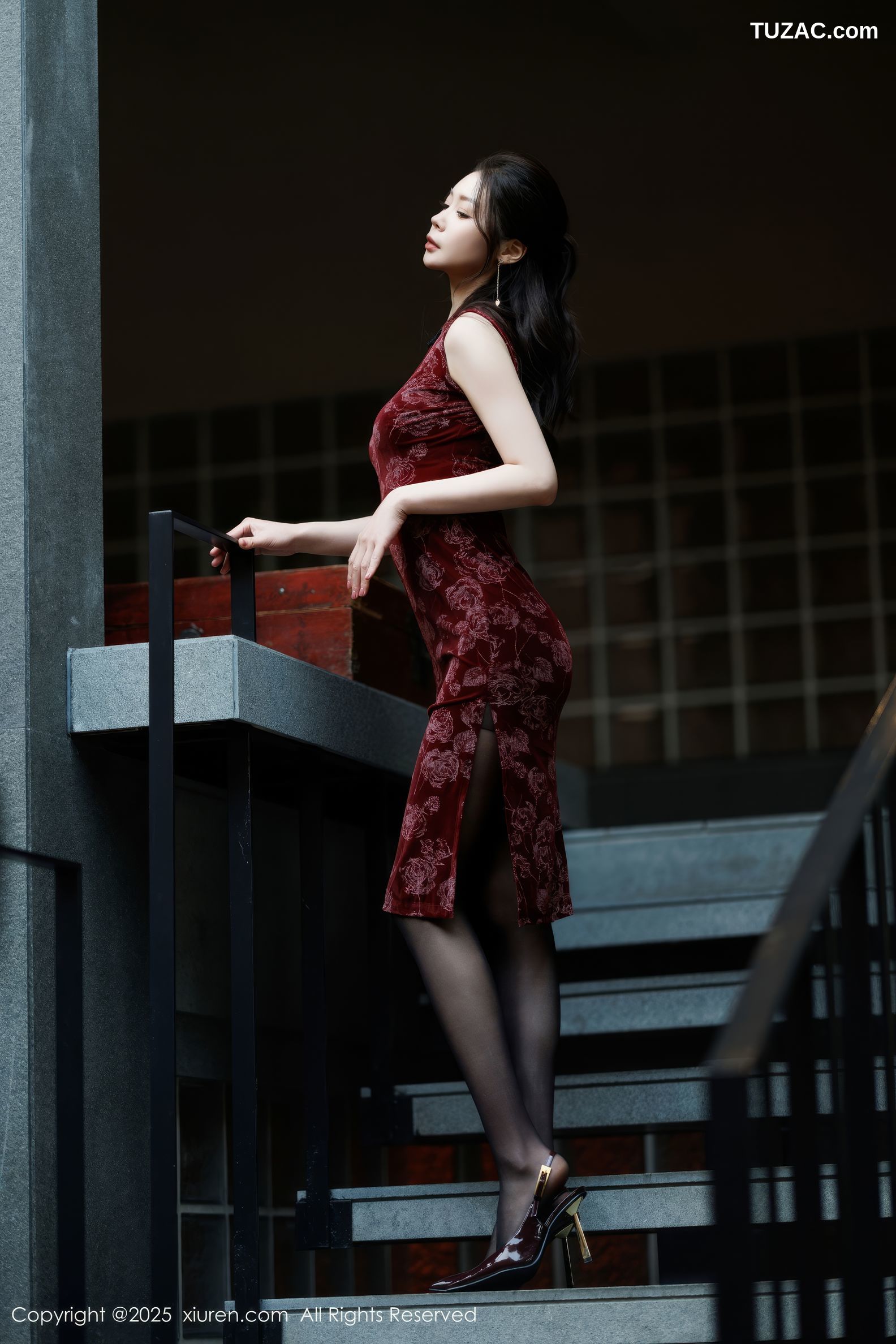 XiuRen秀人网-10106-梦心玥-暗红色旗袍紫色绑带情趣内衣黑丝-2025.04.02