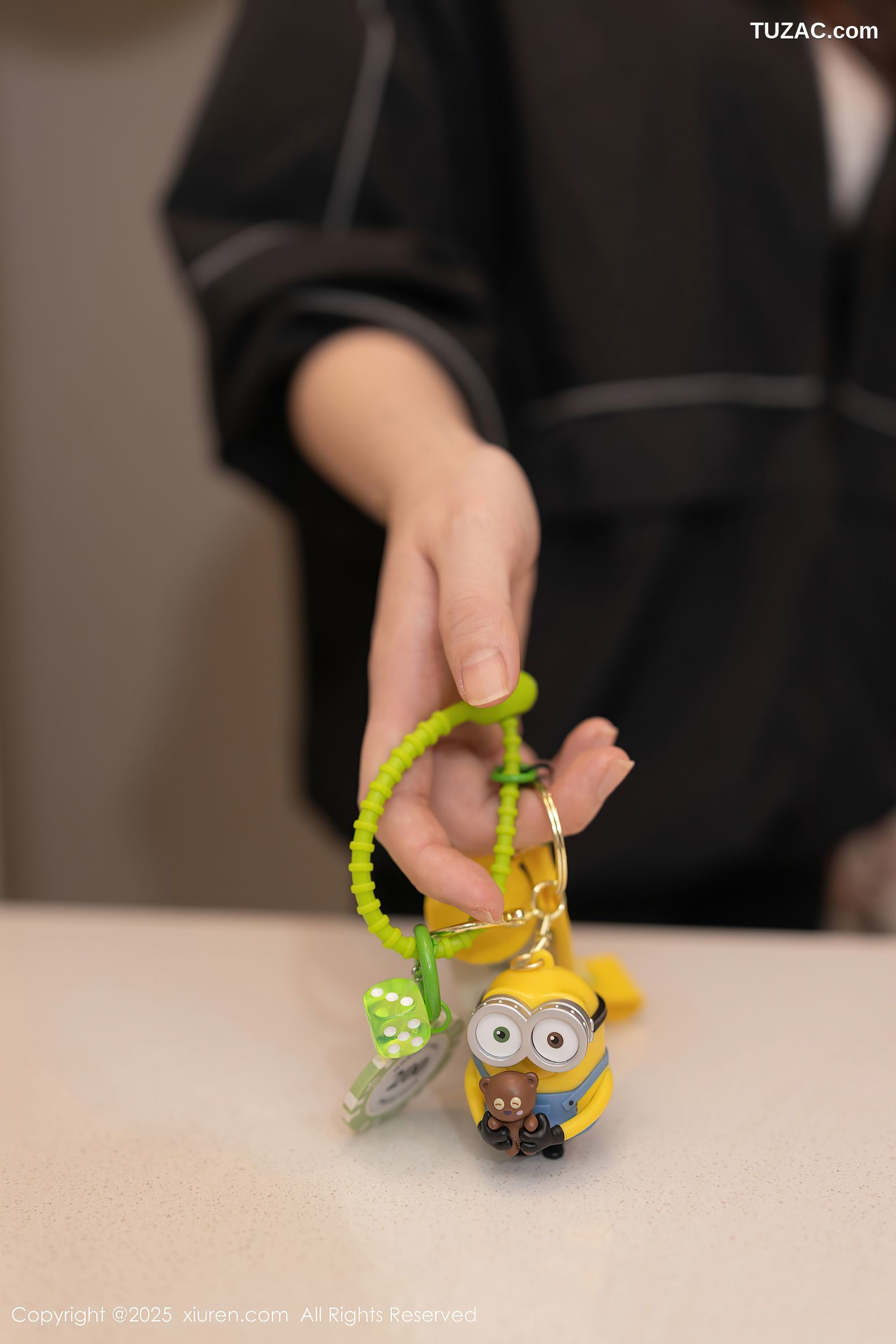 XiuRen秀人网-10112-鱼子酱Fish-黑色运动服白背心爆乳-2025.04.03