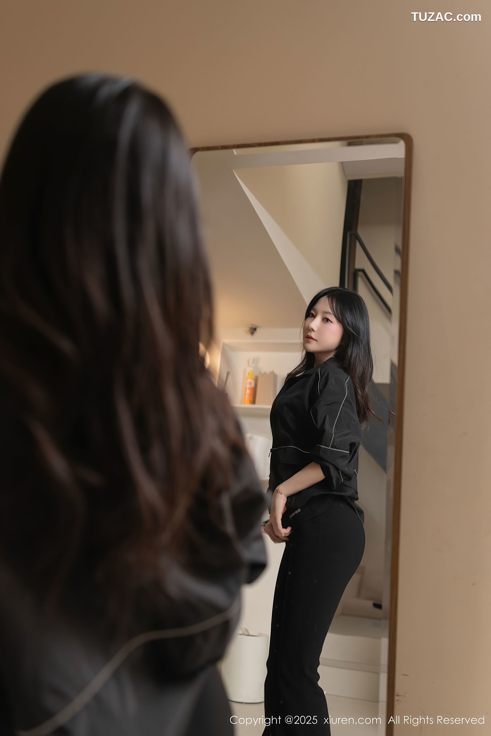 XiuRen秀人网-10112-鱼子酱Fish-黑色运动服白背心爆乳-2025.04.03