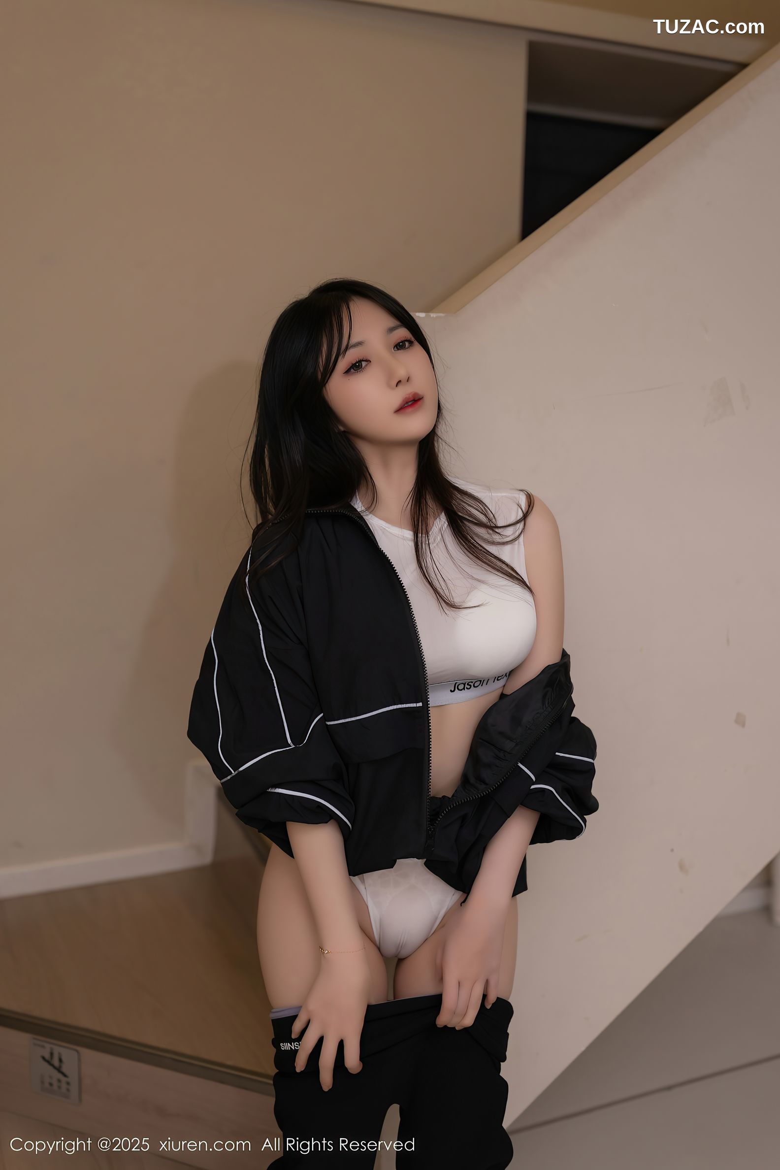 XiuRen秀人网-10112-鱼子酱Fish-黑色运动服白背心爆乳-2025.04.03