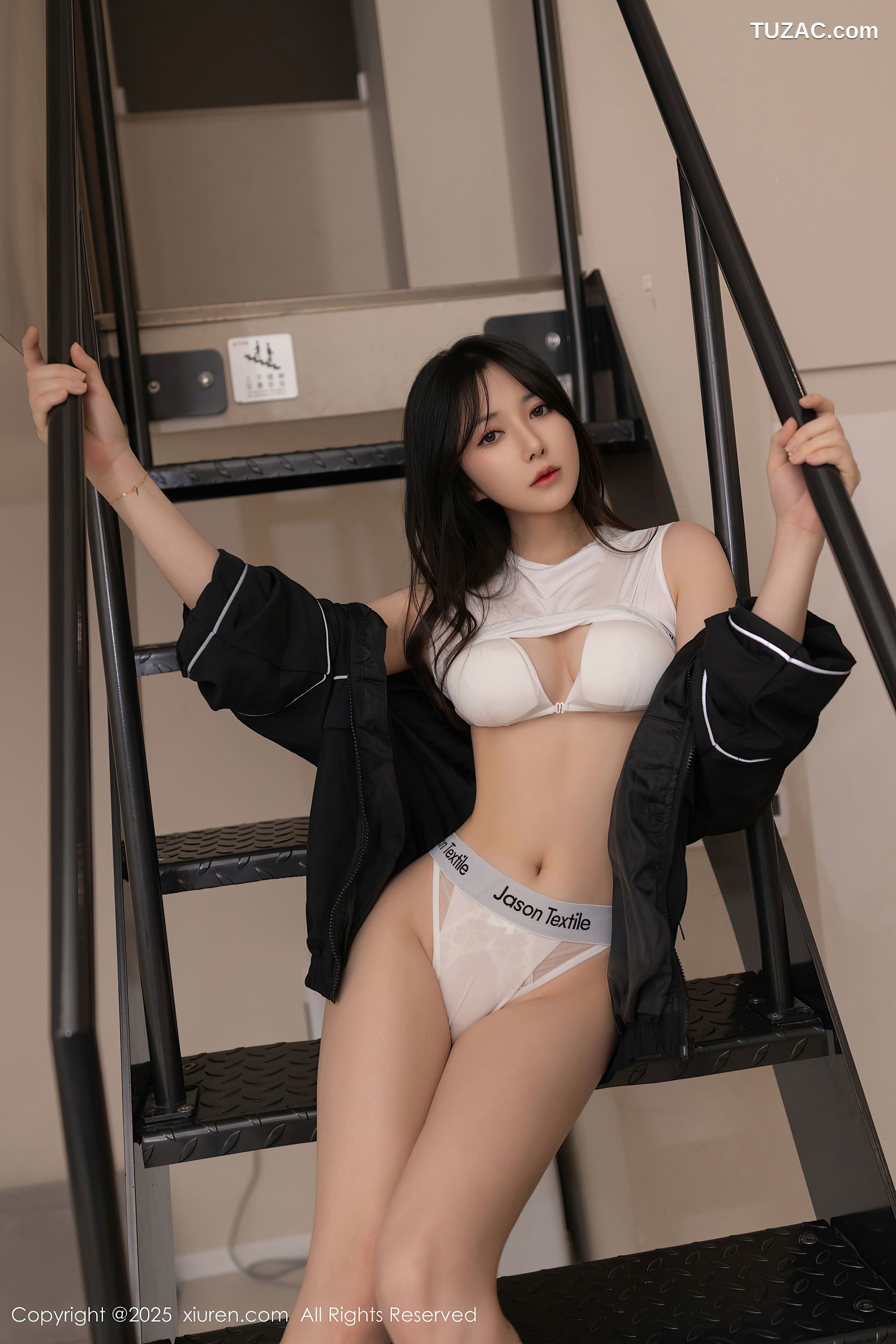 XiuRen秀人网-10112-鱼子酱Fish-黑色运动服白背心爆乳-2025.04.03