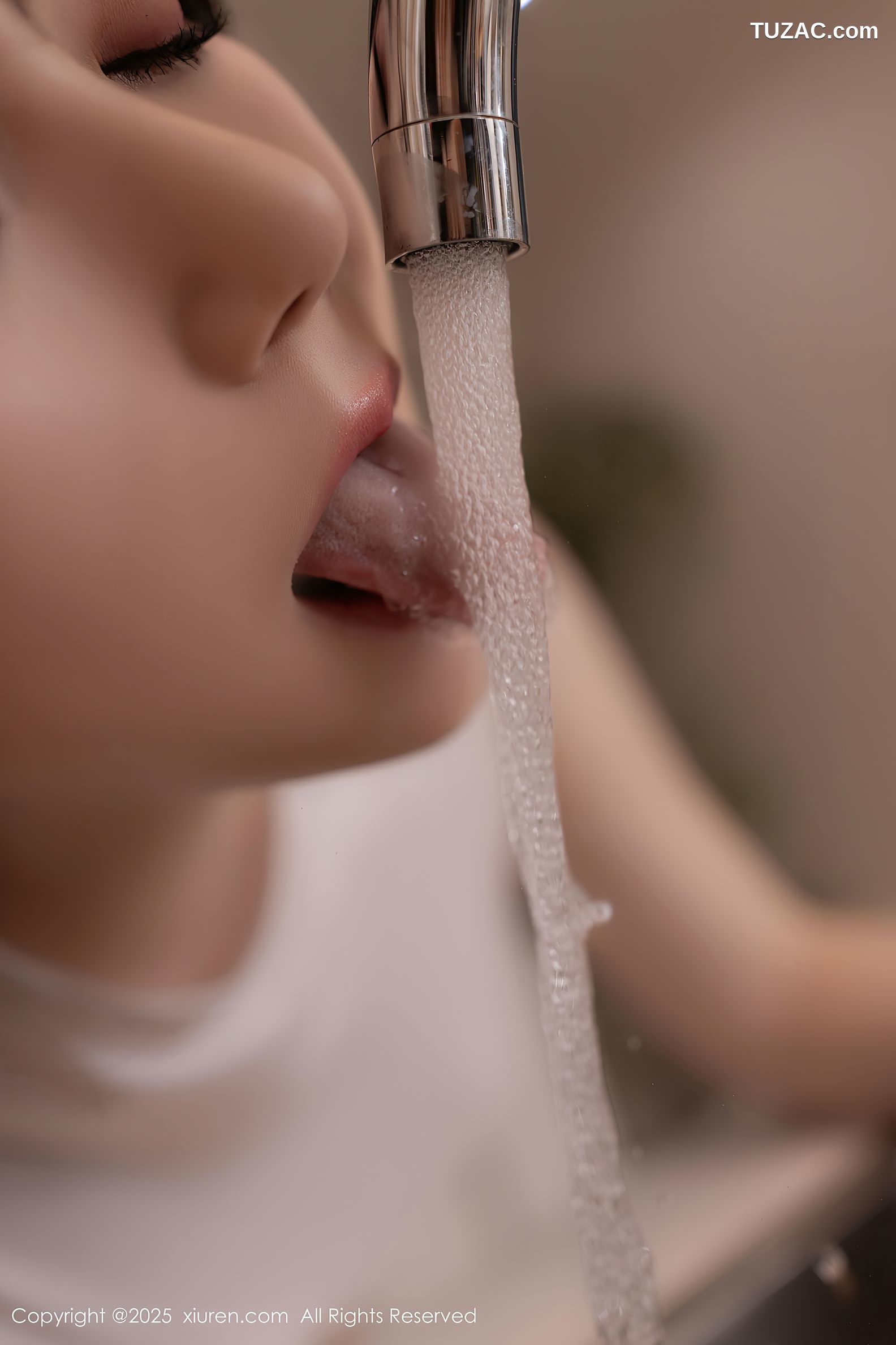 XiuRen秀人网-10112-鱼子酱Fish-黑色运动服白背心爆乳-2025.04.03