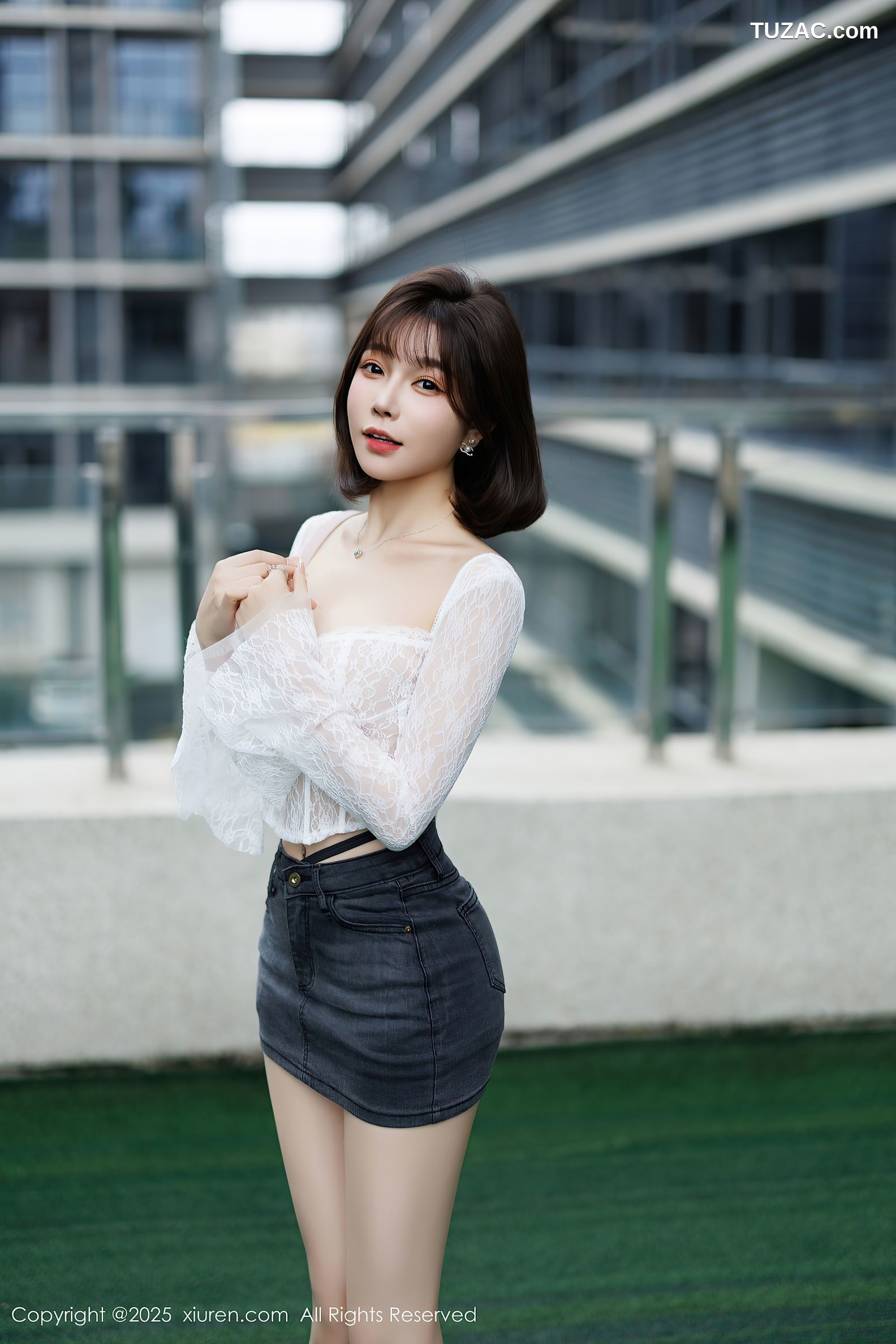 XiuRen秀人网-10113-徐莉芝Booty-白T牛仔短裙-蓝连衣短裙黑丝-2025.04.03