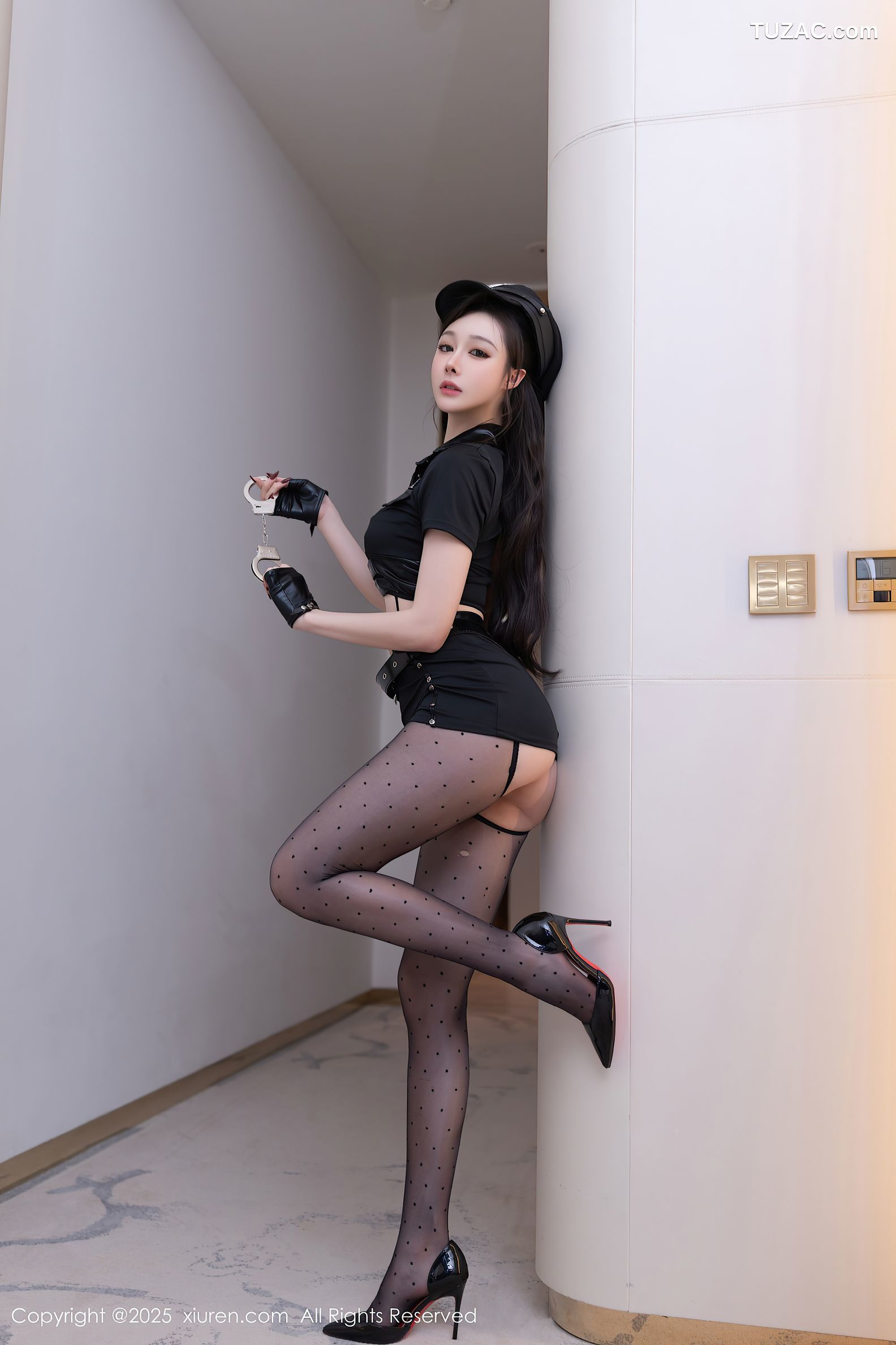 XiuRen秀人网-10115-小逗逗-黑色情趣女警衬衫短裙黑丝爆乳-2025.04.03
