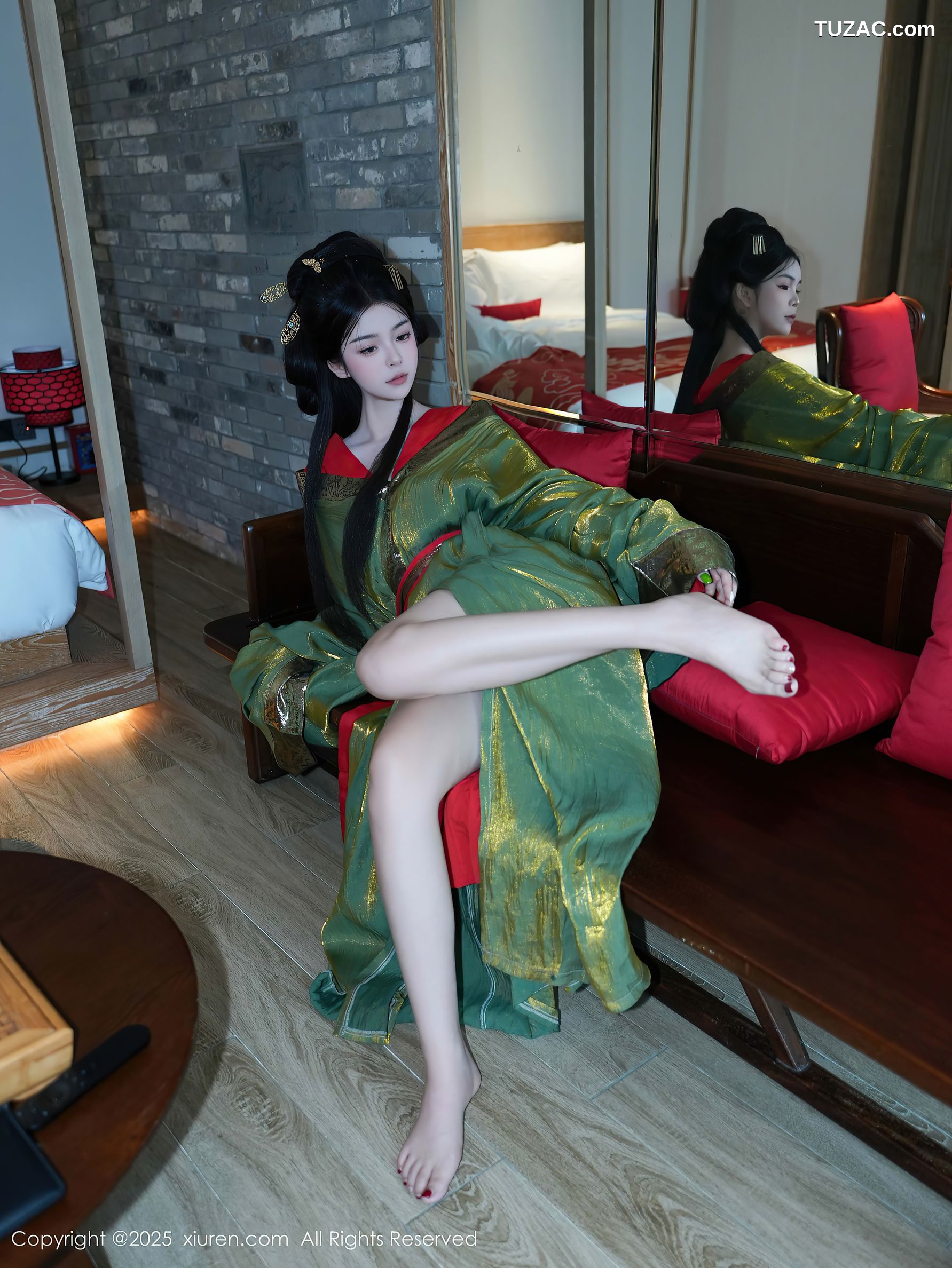 XiuRen秀人网-10126-雪糕CiCi-绿色唐风汉服红色亵衣爆乳-2025.04.09