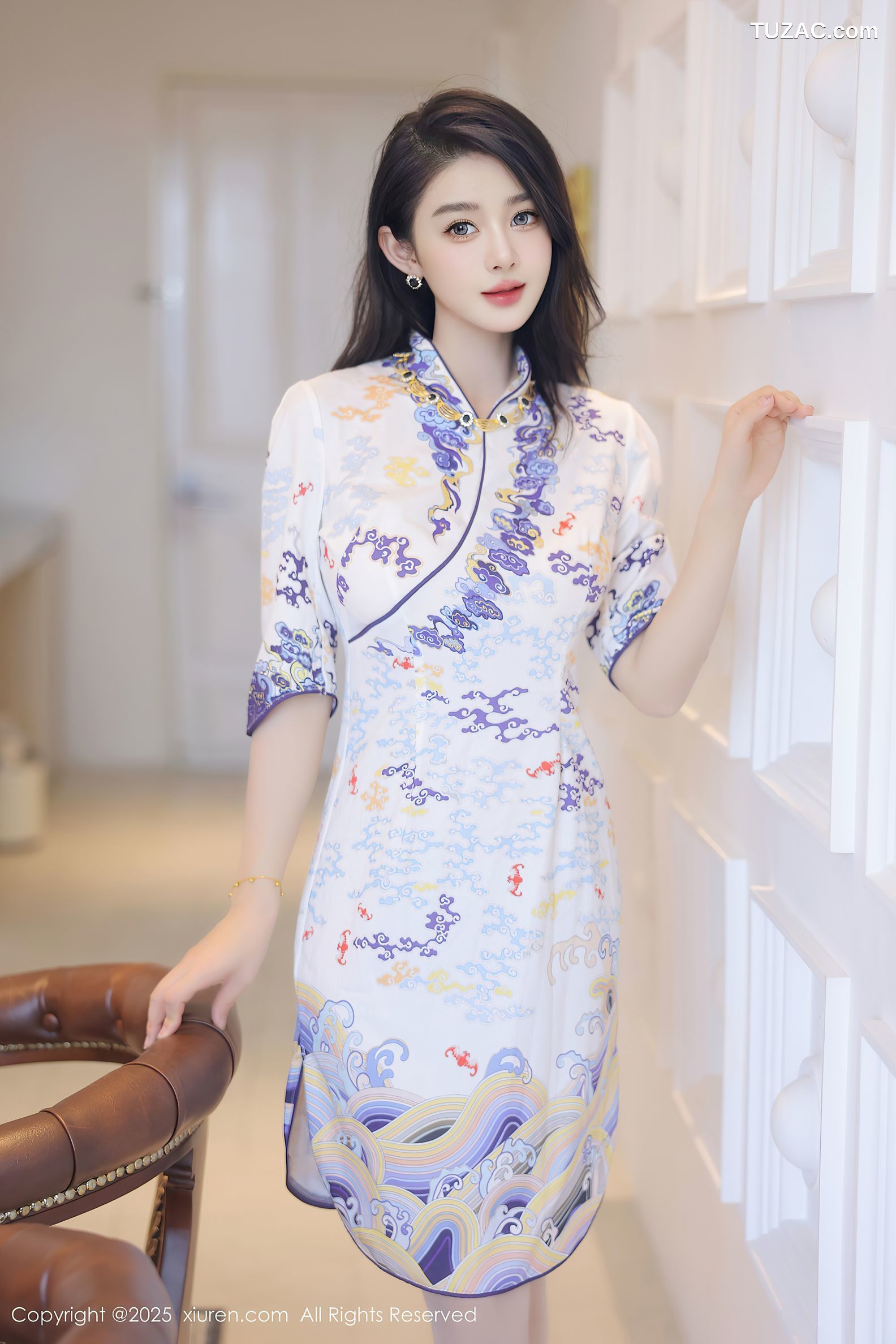 XiuRen秀人网-10144-Candy糖糖-白色蓝印花短旗袍肉丝爆乳-2025.04.11