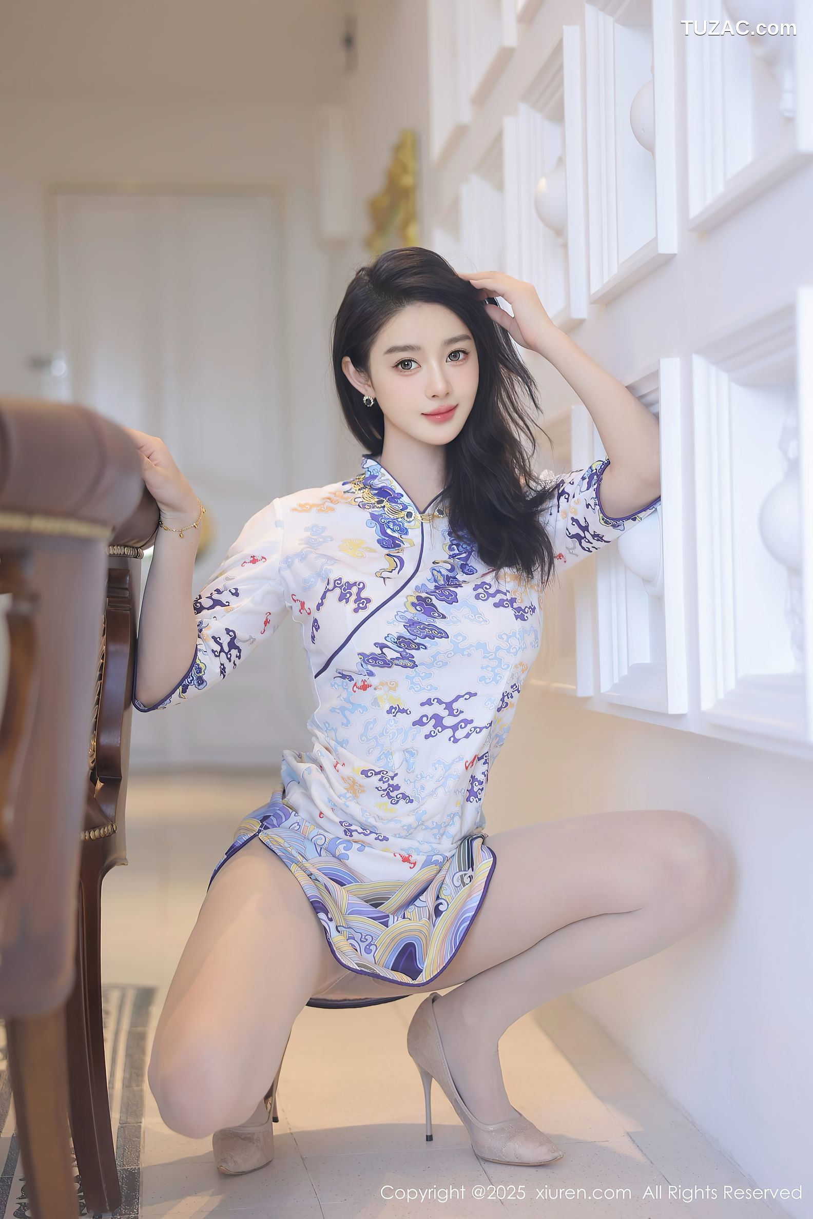 XiuRen秀人网-10144-Candy糖糖-白色蓝印花短旗袍肉丝爆乳-2025.04.11