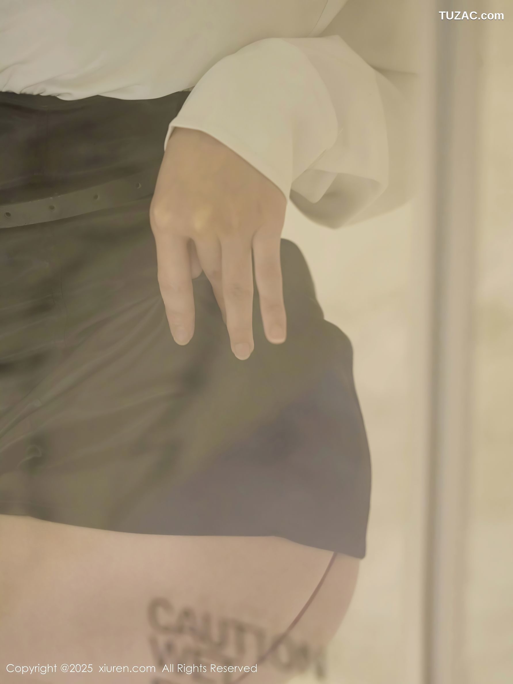 XiuRen秀人网-10145-娅轩ELVA-白衬衫黑皮短裙黑蕾丝内衣黑丝红吊袜带-2025.04.14