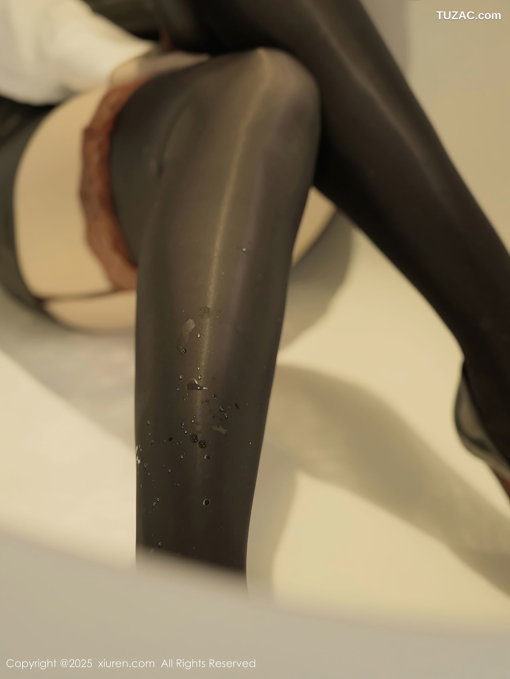 XiuRen秀人网-10145-娅轩ELVA-白衬衫黑皮短裙黑蕾丝内衣黑丝红吊袜带-2025.04.14