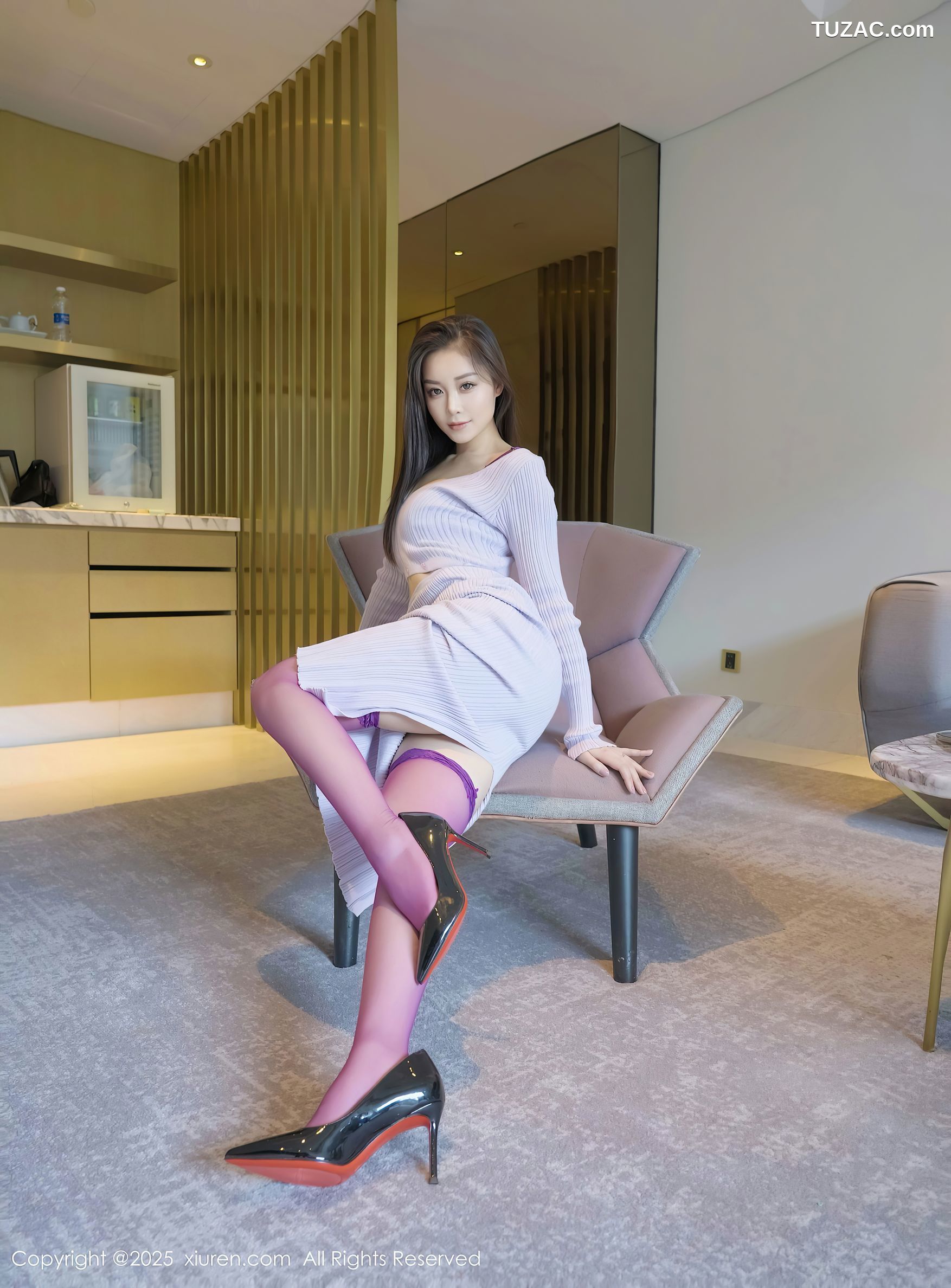 XiuRen秀人网-10151-兰滢滢-浅色针织裙紫色蕾丝情趣内衣-2025.04.14