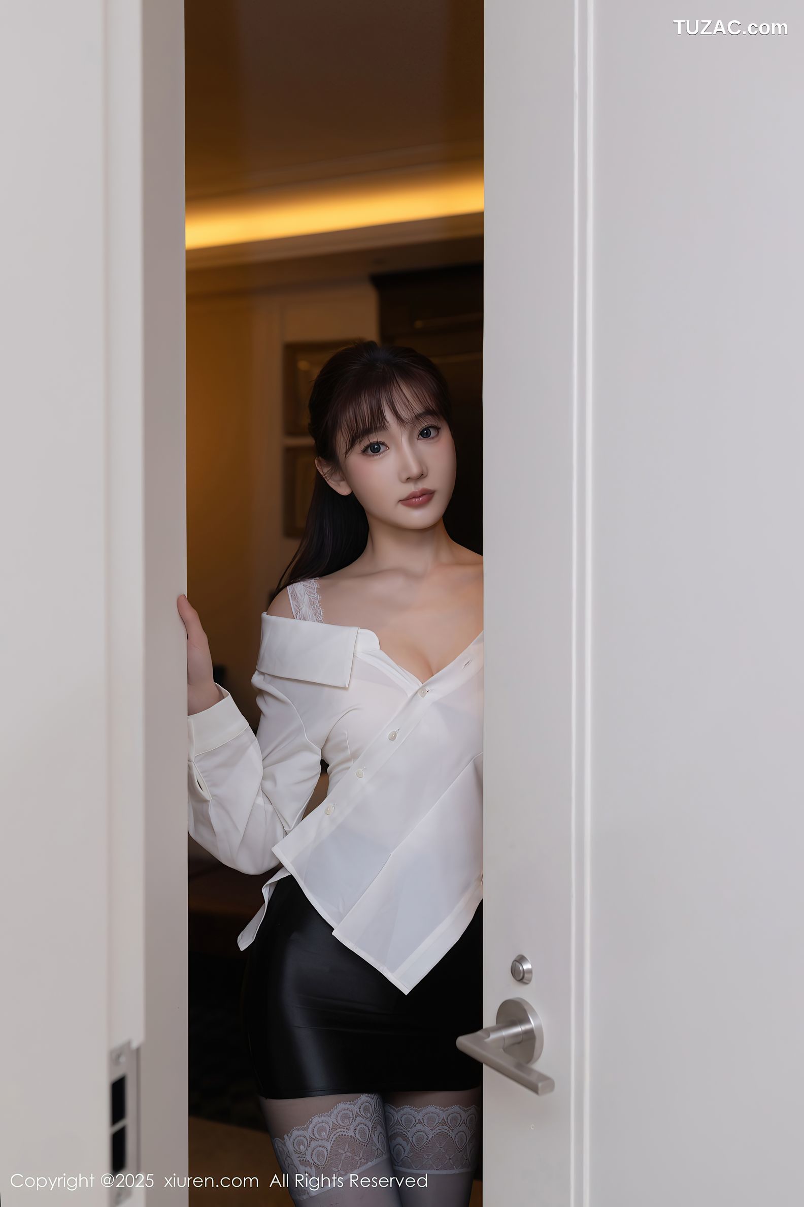 XiuRen秀人网-10166-陆萱萱-白色衬衫黑短裙黑丝-2025.04.17