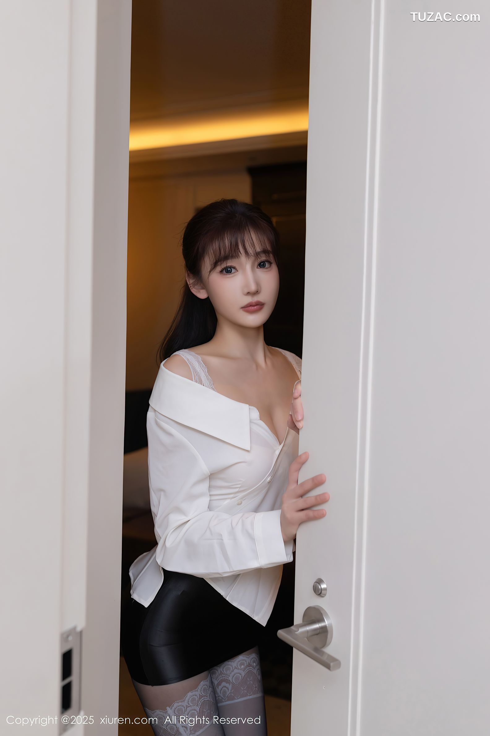 XiuRen秀人网-10166-陆萱萱-白色衬衫黑短裙黑丝-2025.04.17