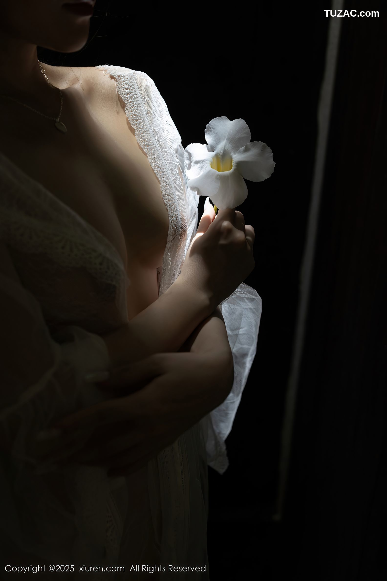 XiuRen秀人网-10173-鱼子酱Fish-古风透视白纱裙真空裸体-2025.04.18