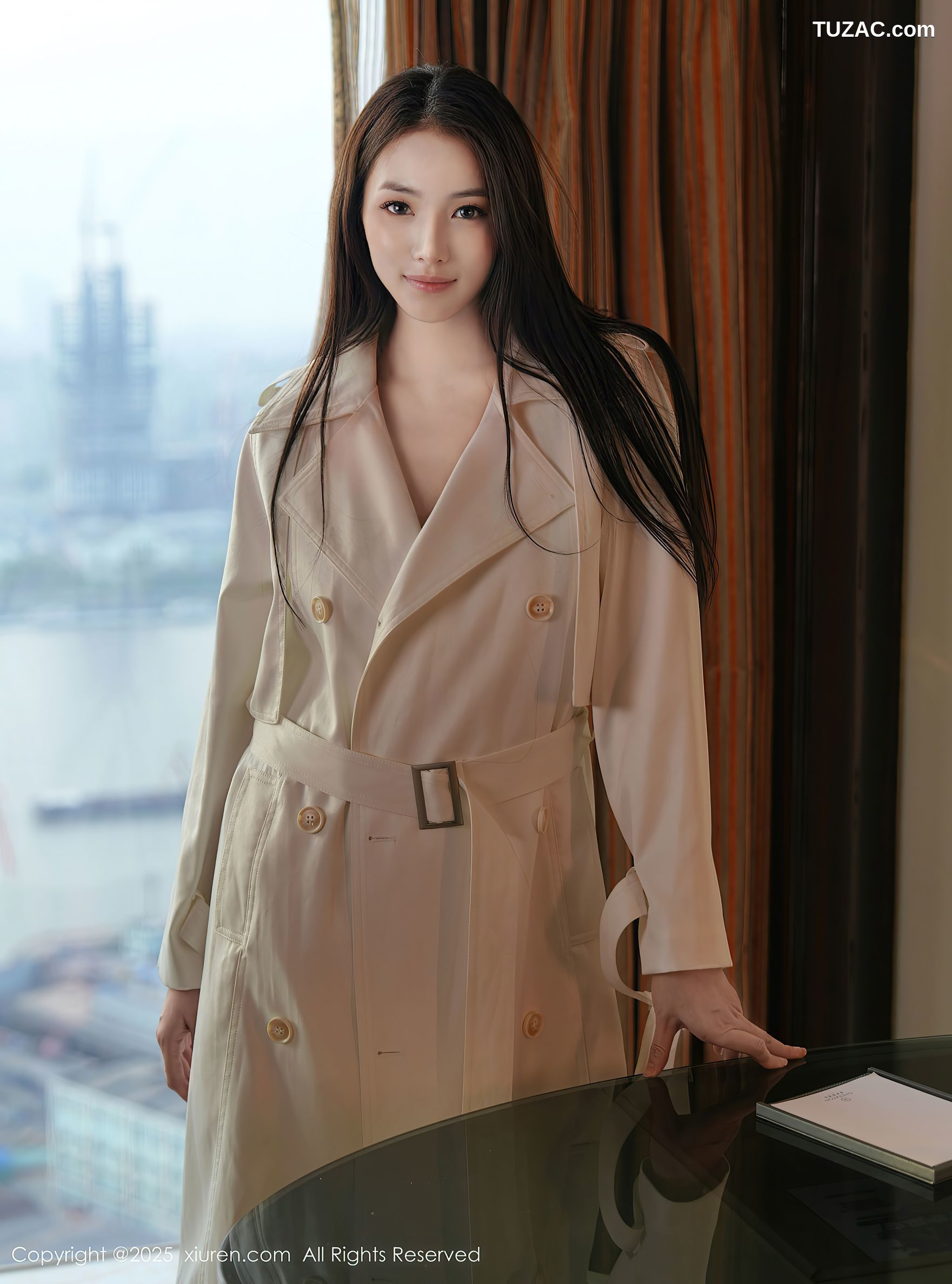 XiuRen秀人网-10174-娅轩ELVA-白色风衣下的红色情趣内衣黑丝袜-2025.04.21