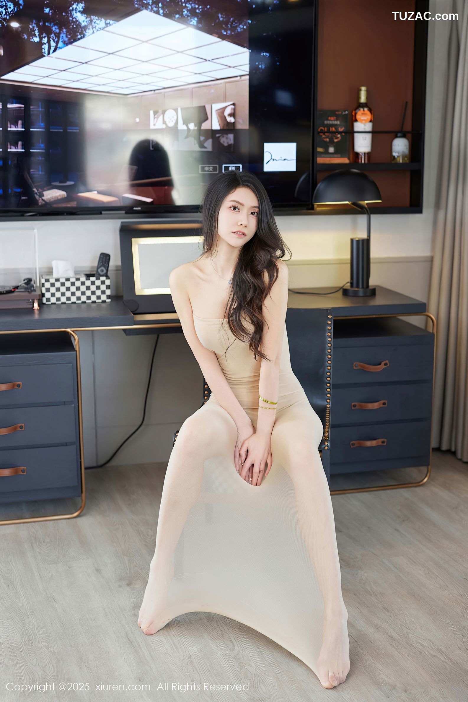 XiuRen秀人网-10175-方子萱-轻透连体肉丝-2025.04.21