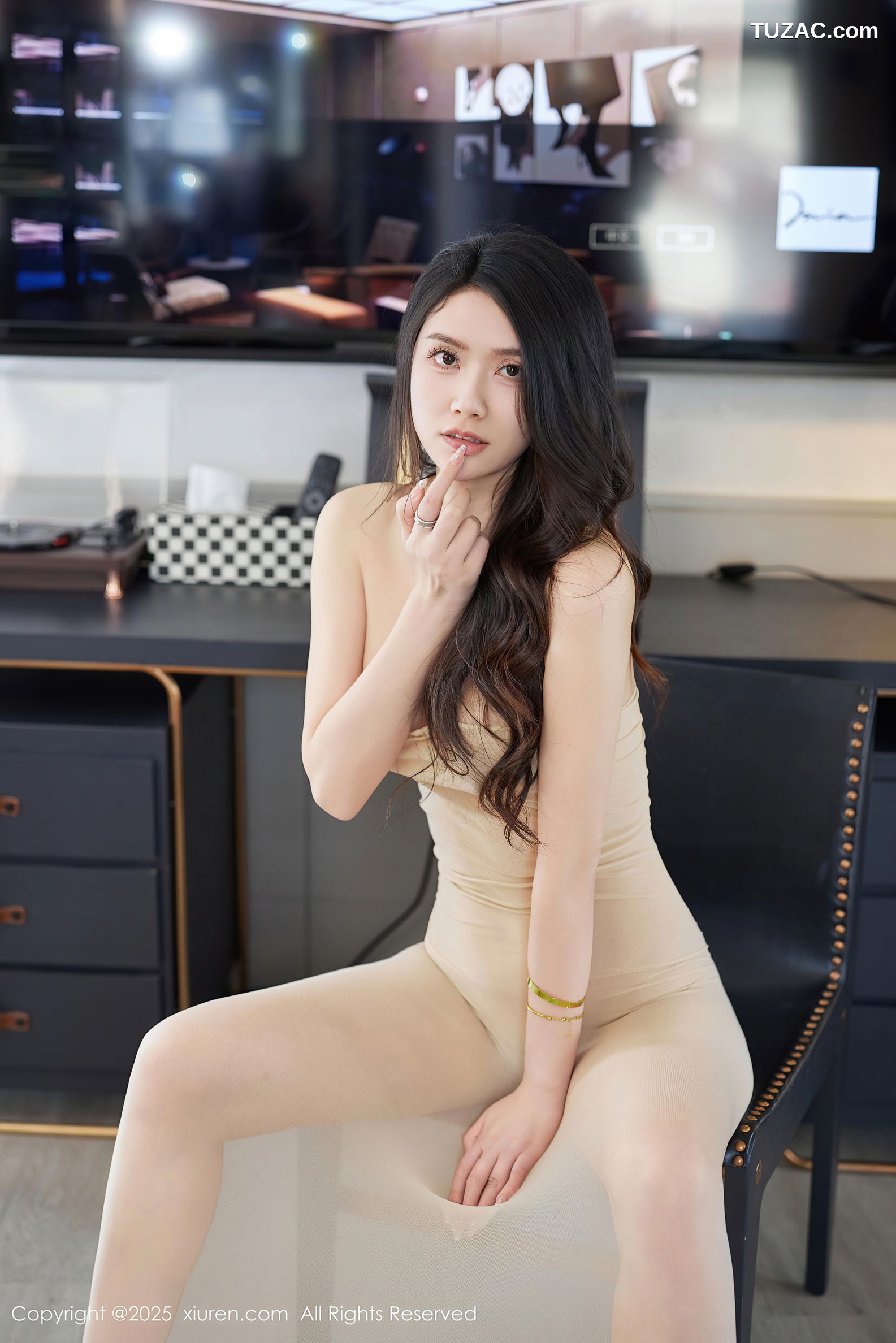 XiuRen秀人网-10175-方子萱-轻透连体肉丝-2025.04.21