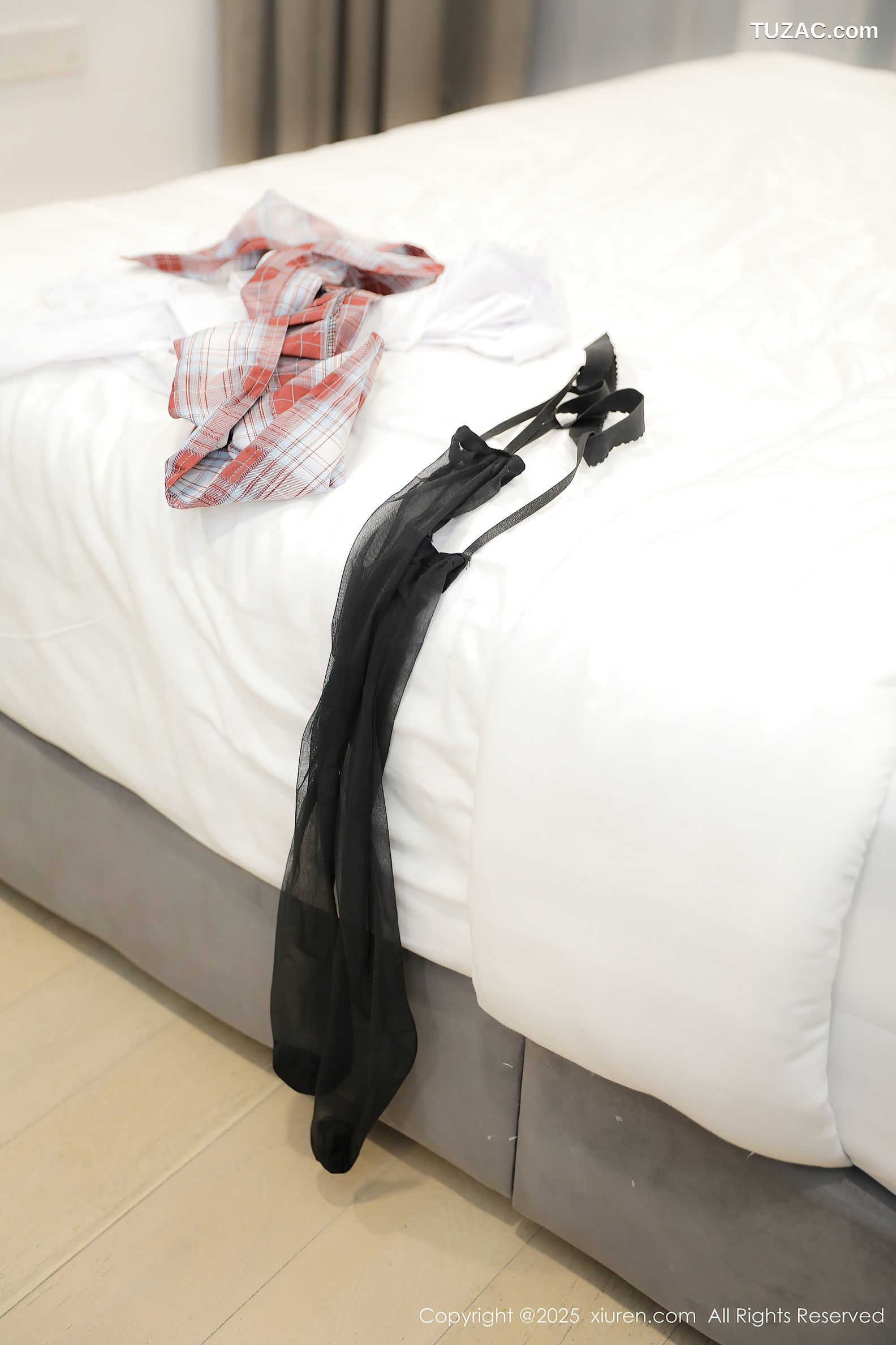 XiuRen秀人网-10182-蛋蛋宝-性感JK白衬衫超短格子裙红绳内衣爆乳-2025.04.22