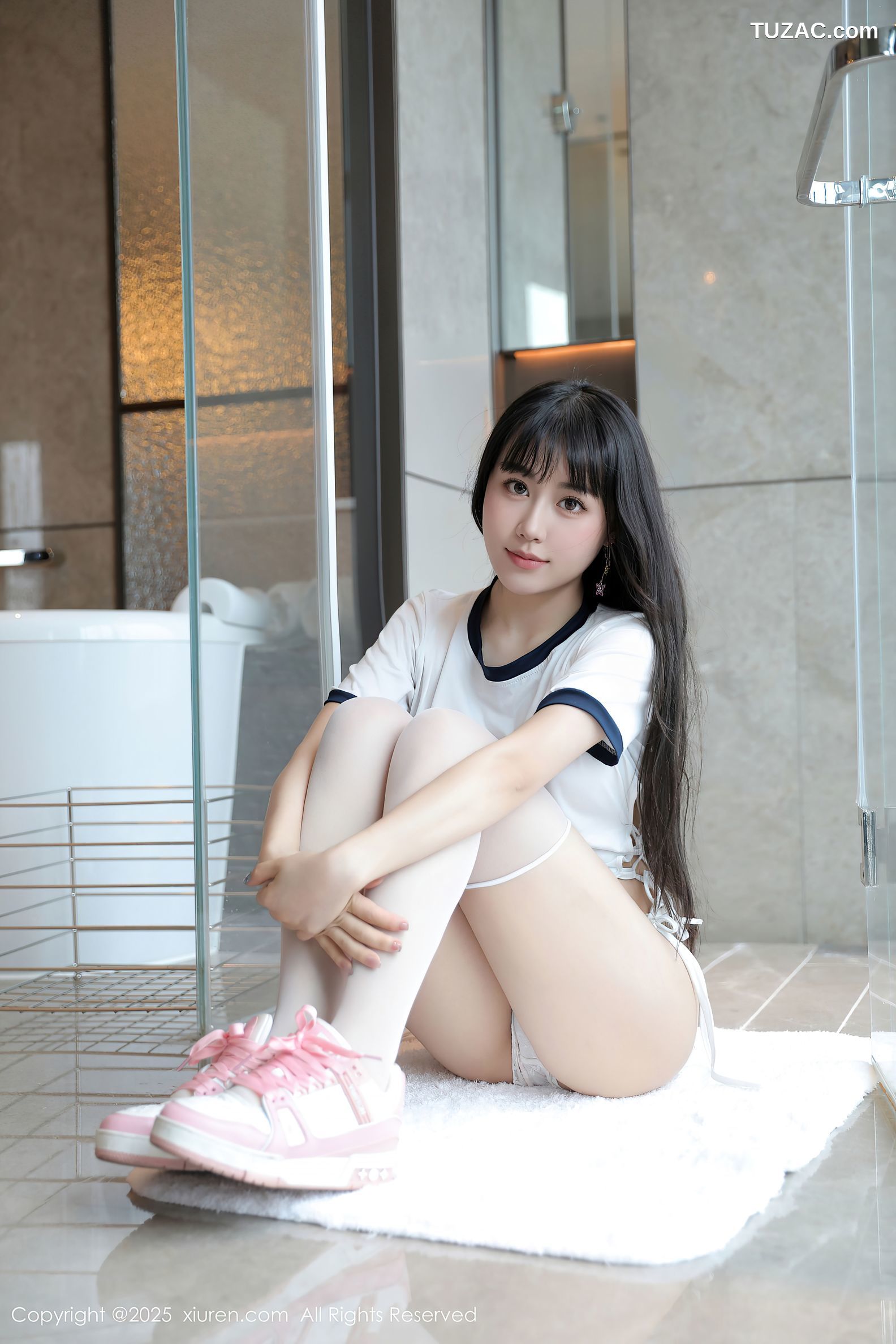 XiuRen秀人网-10184-量子玫瑰-首套写真白色运动T恤蓝色运动裤浴室爆乳-2025.04.23