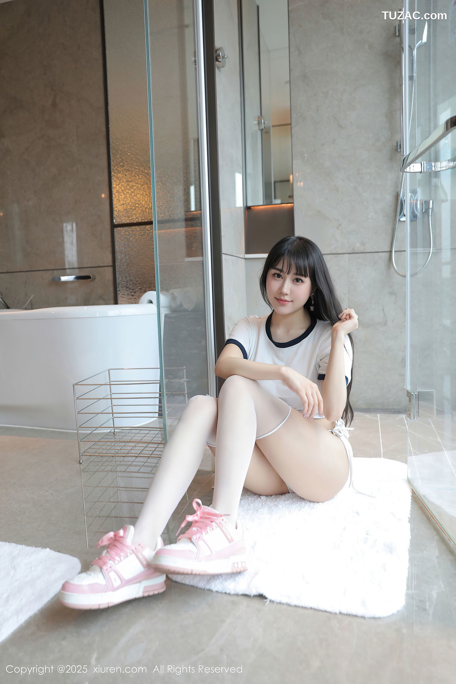 XiuRen秀人网-10184-量子玫瑰-首套写真白色运动T恤蓝色运动裤浴室爆乳-2025.04.23