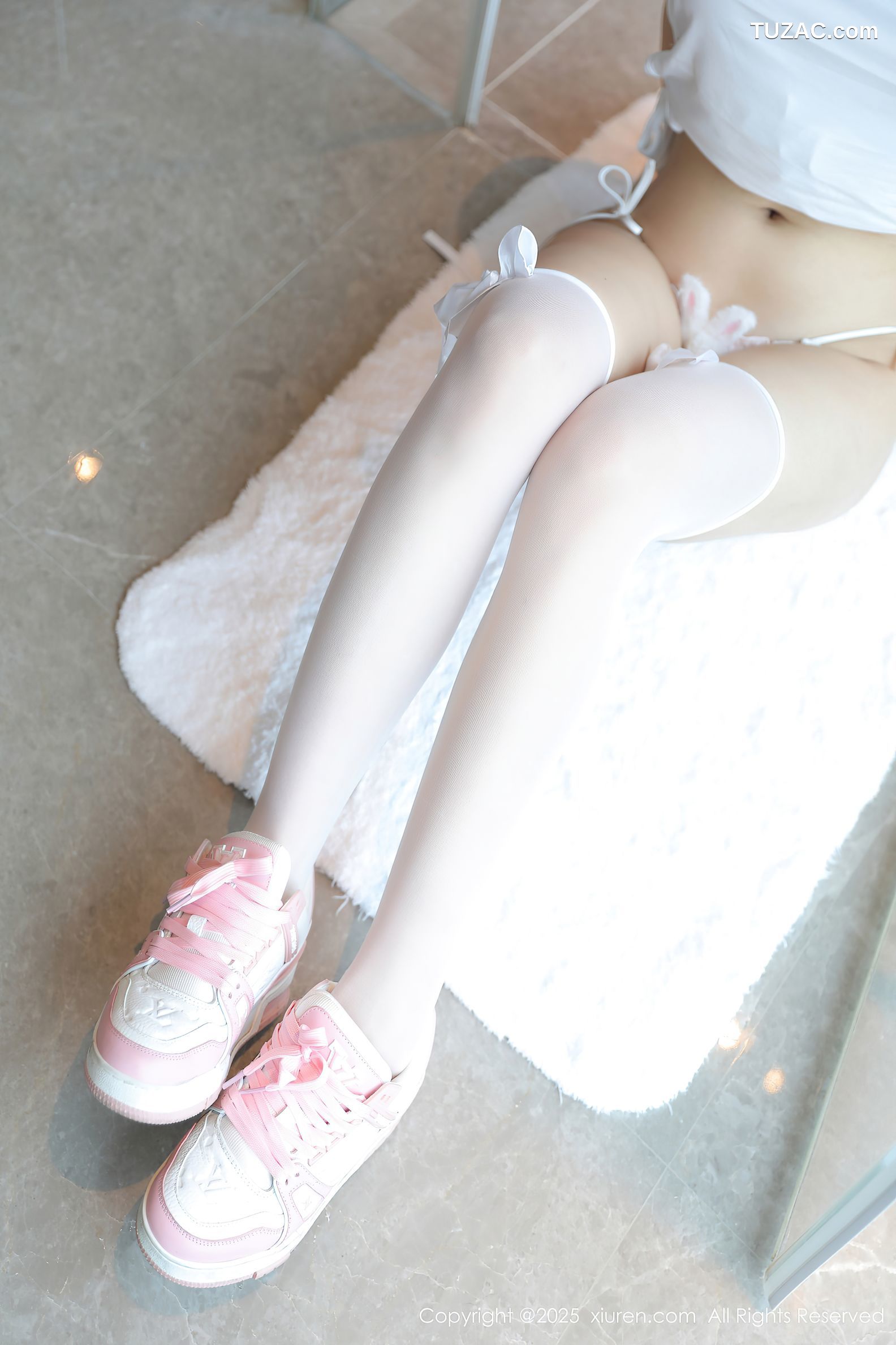 XiuRen秀人网-10184-量子玫瑰-首套写真白色运动T恤蓝色运动裤浴室爆乳-2025.04.23