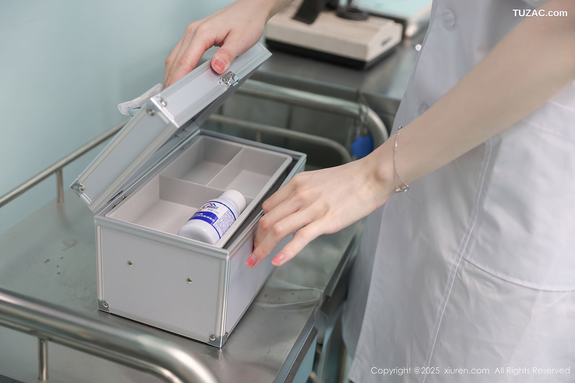 XiuRen秀人网-10190-布丁wow-医院场景白衣女医生的秘密之爱-2025.04.24