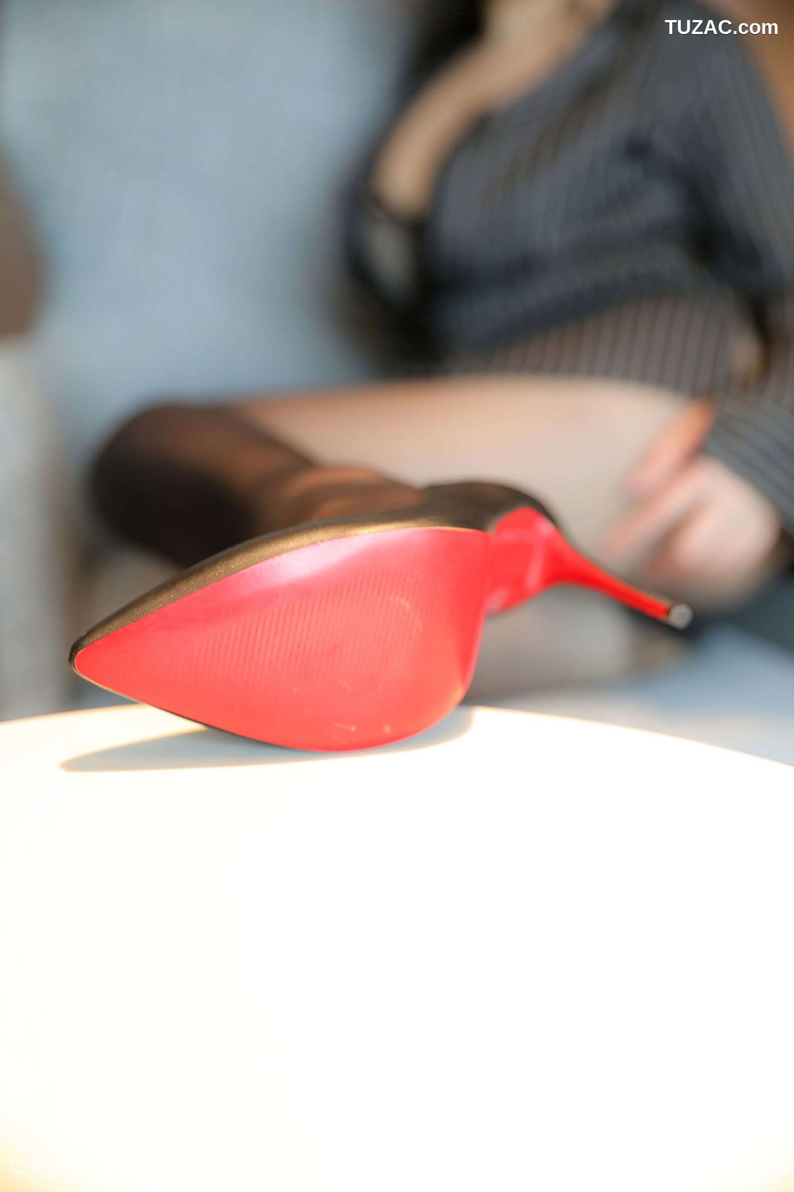 XiuRen秀人网-10191-萱静-黑色条纹外套黑色内衣黑丝丰腴身材娇艳欲滴-2025.04.24