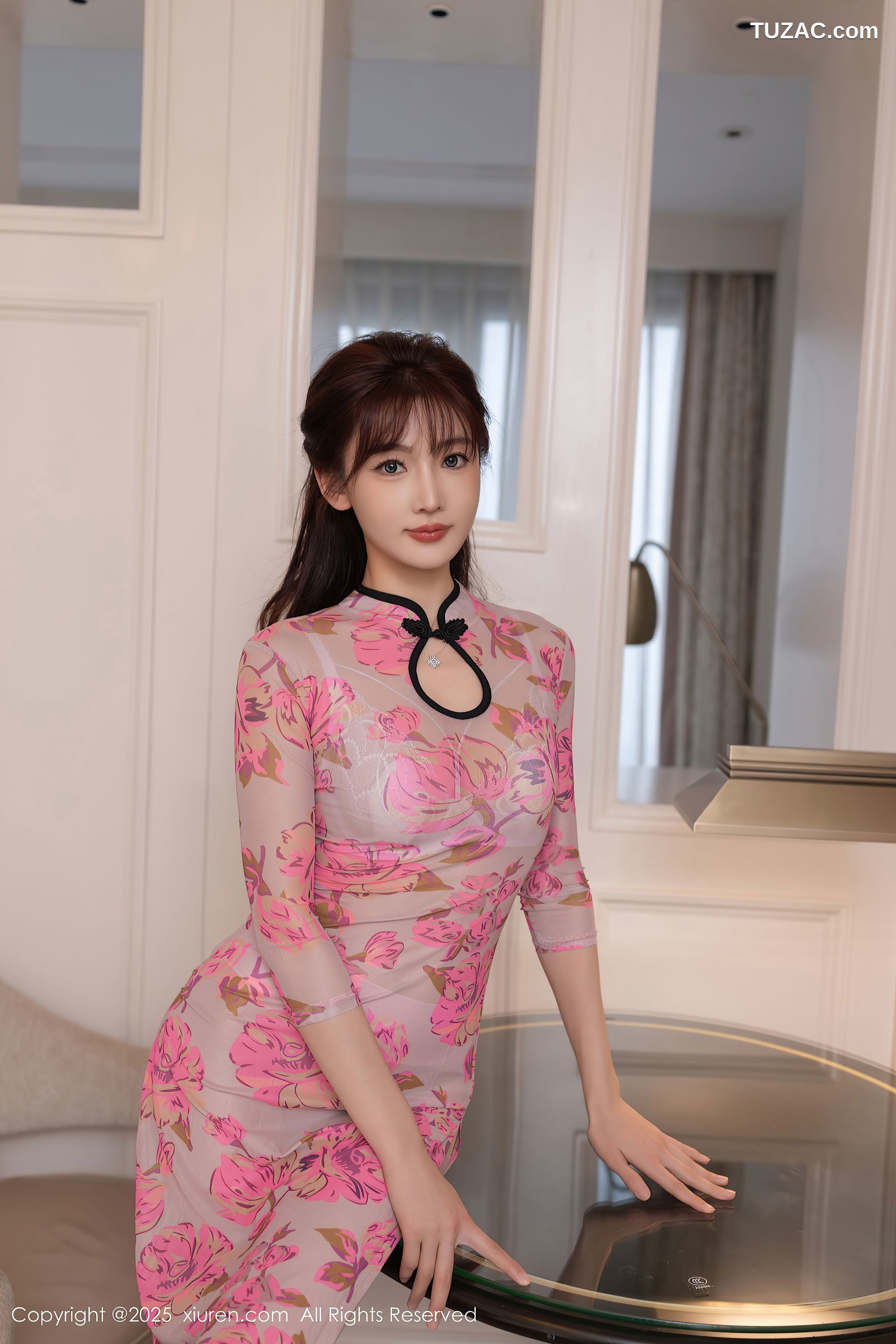 XiuRen秀人网-10196-陆萱萱-粉印花轻透旗袍-2025.04.24