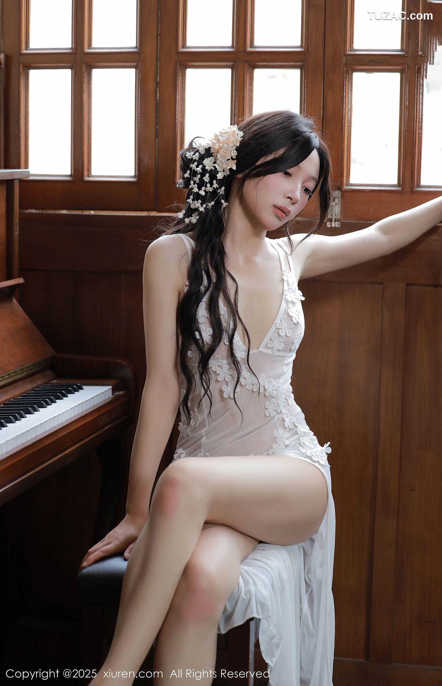 XiuRen秀人网-10198-橙子酱Lillian-首套写真白色蕾丝裙珠链内衣爆乳-2025.04.25