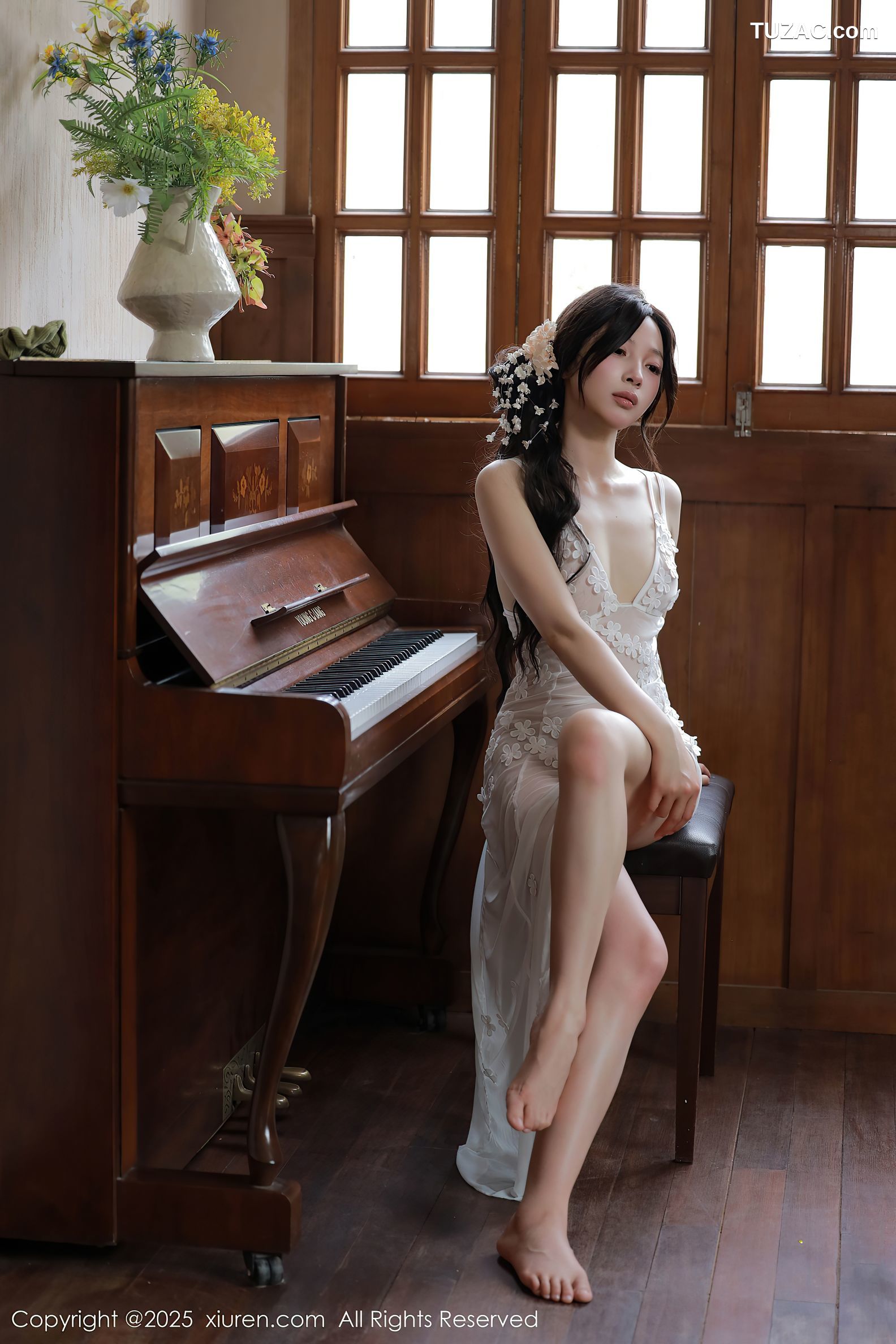 XiuRen秀人网-10198-橙子酱Lillian-首套写真白色蕾丝裙珠链内衣爆乳-2025.04.25