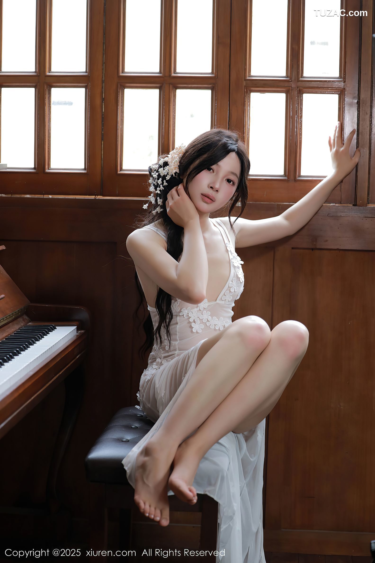 XiuRen秀人网-10198-橙子酱Lillian-首套写真白色蕾丝裙珠链内衣爆乳-2025.04.25