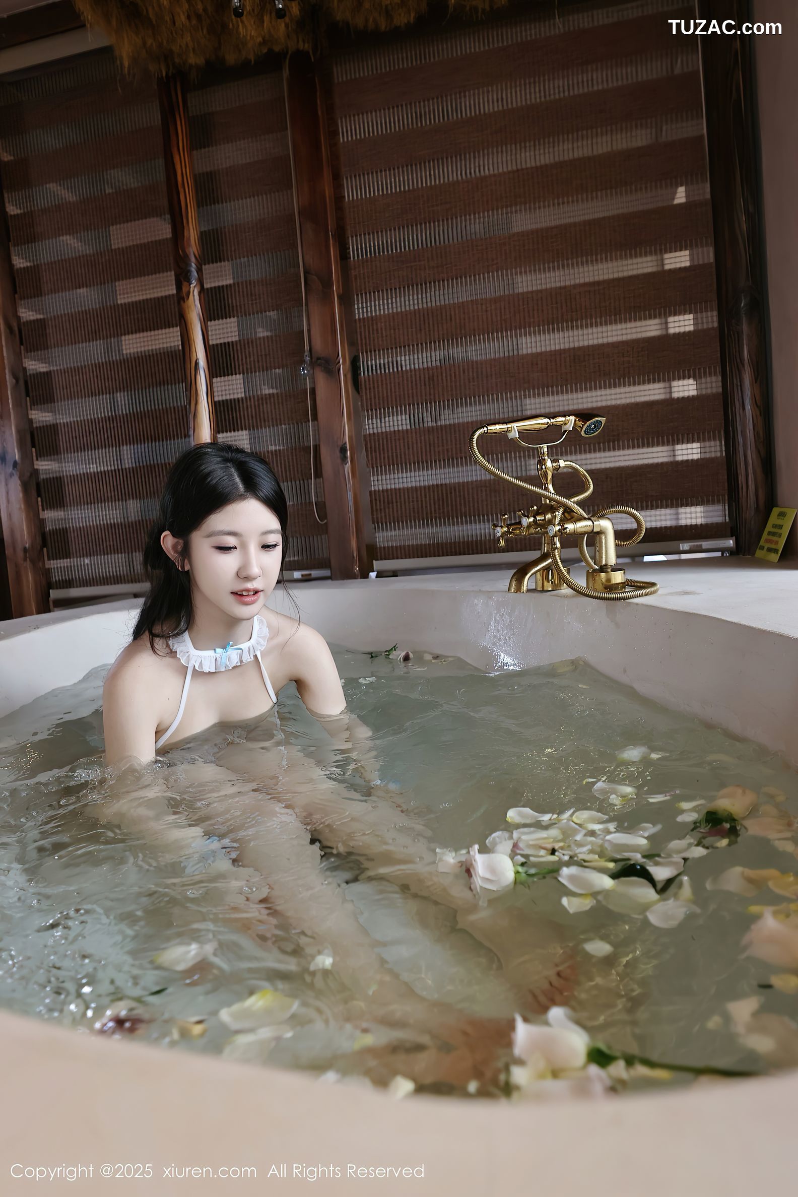 XiuRen秀人网-10199-小芭乐-温泉场景两款情趣内衣爆乳-2025.04.25